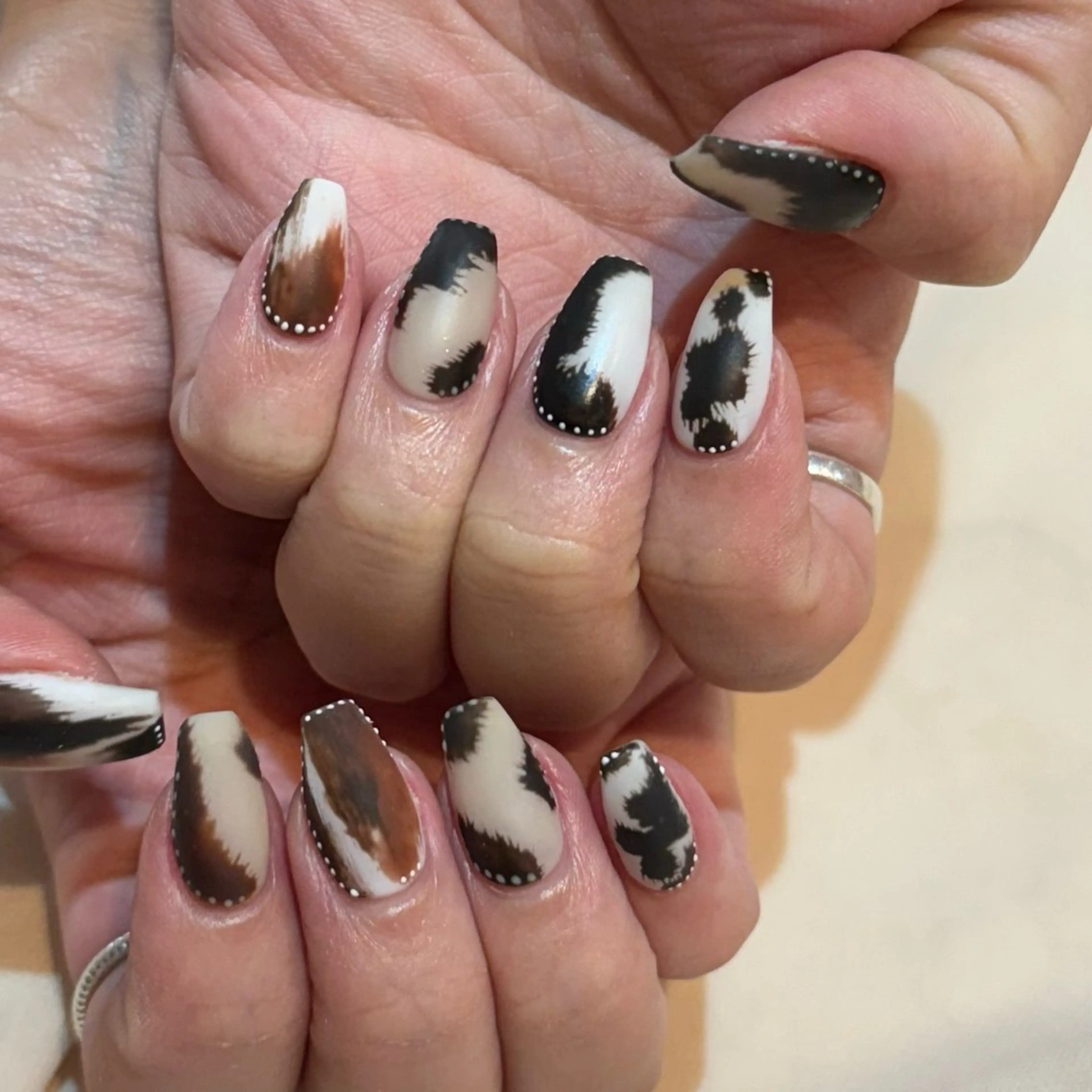 ネイル アニマル柄 マットネイル ハンドネイル chipieee MAIKAのネイルデザイン