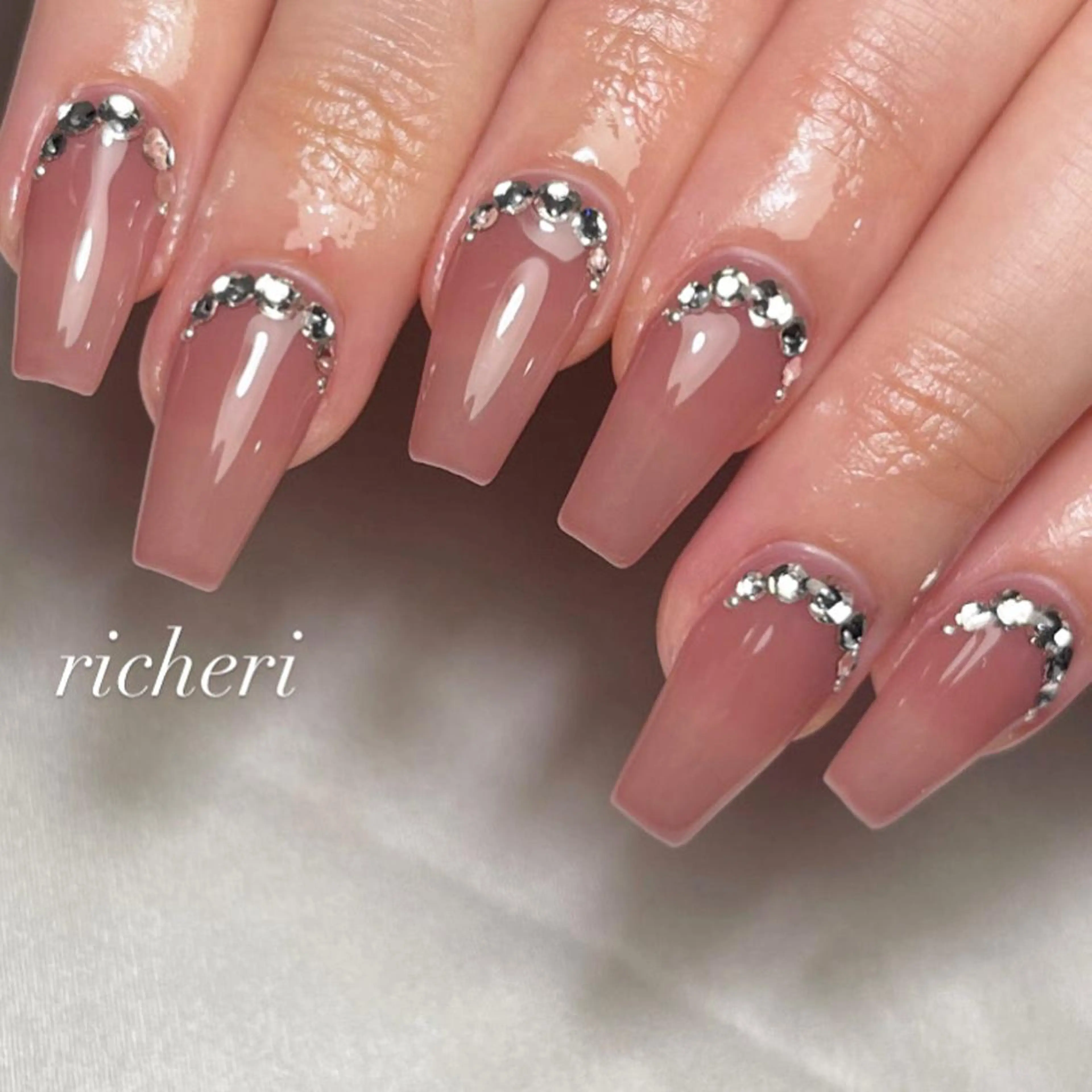 ミディアム ネイル ハンドネイル richeri beautyのネイルデザイン