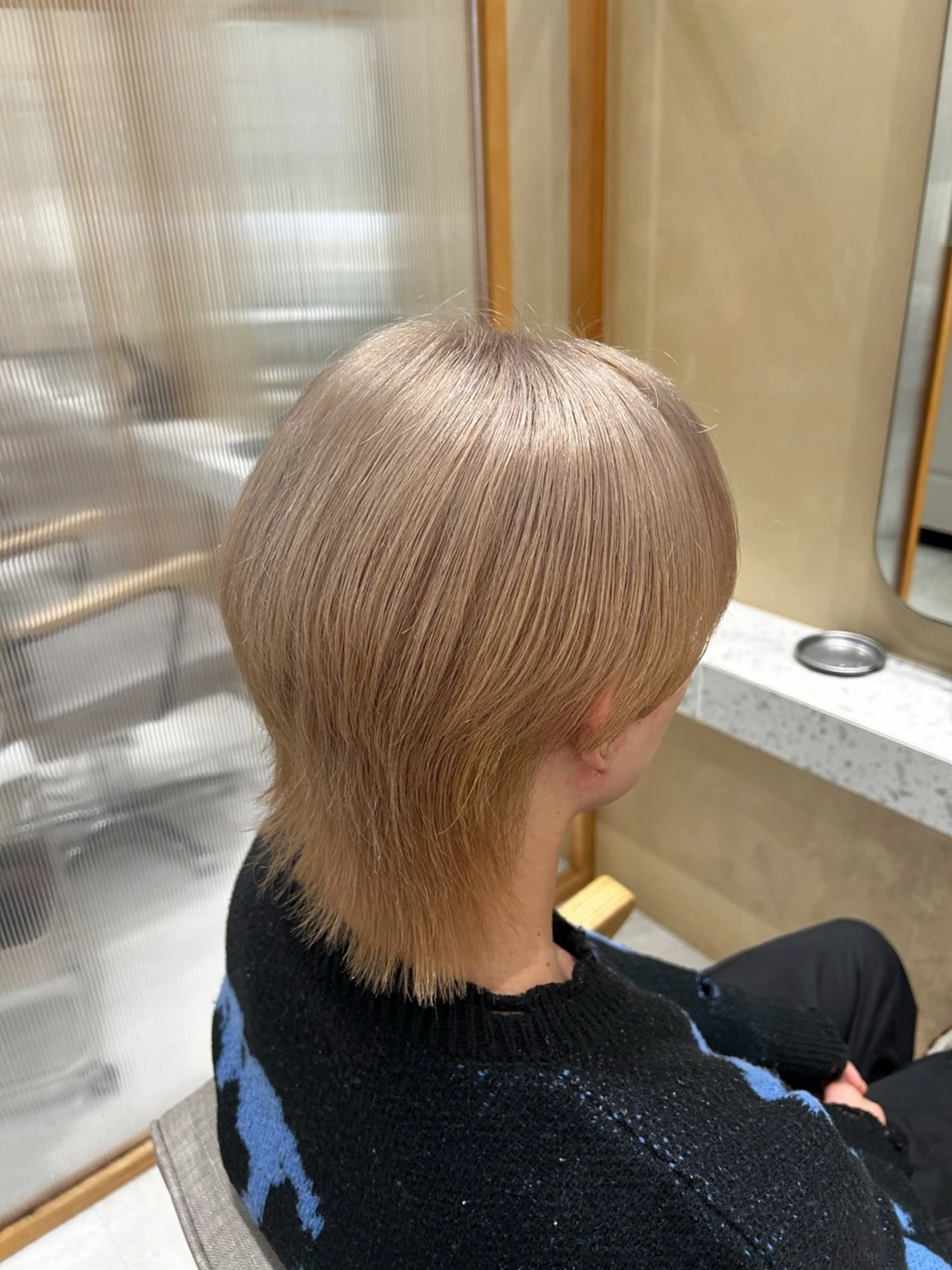 カラー メンズ メンズブリーチ ベージュカラー ブリーチ ミルクティーベージュ ホワイトミルクティーベージュ カット ヘアカラー メンズ特化美容師👾 チカのヘアスタイル