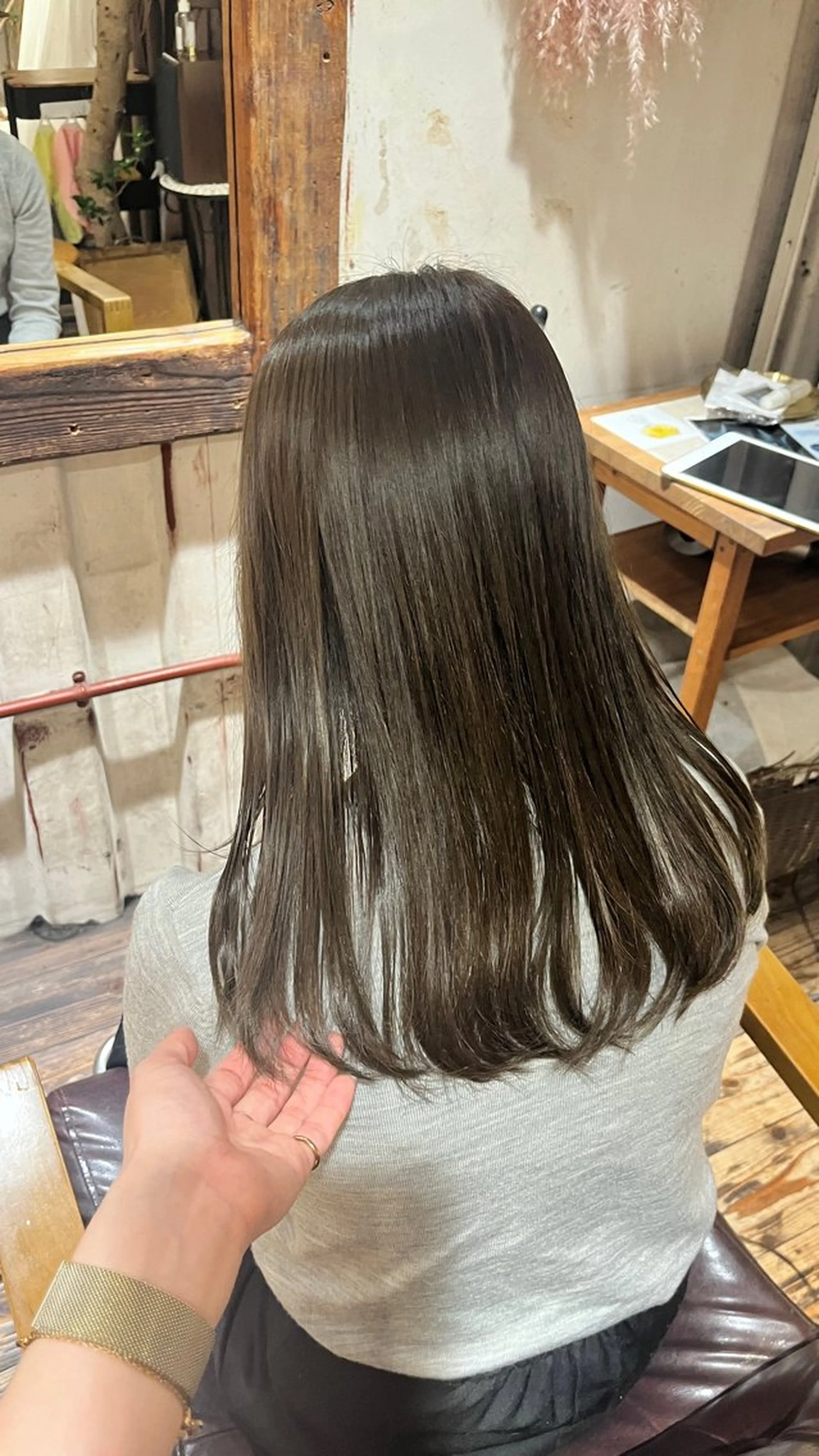 ロング カラー ベージュカラー オリーブベージュ ヘアカラー CAOLILA /Sakiのヘアスタイル