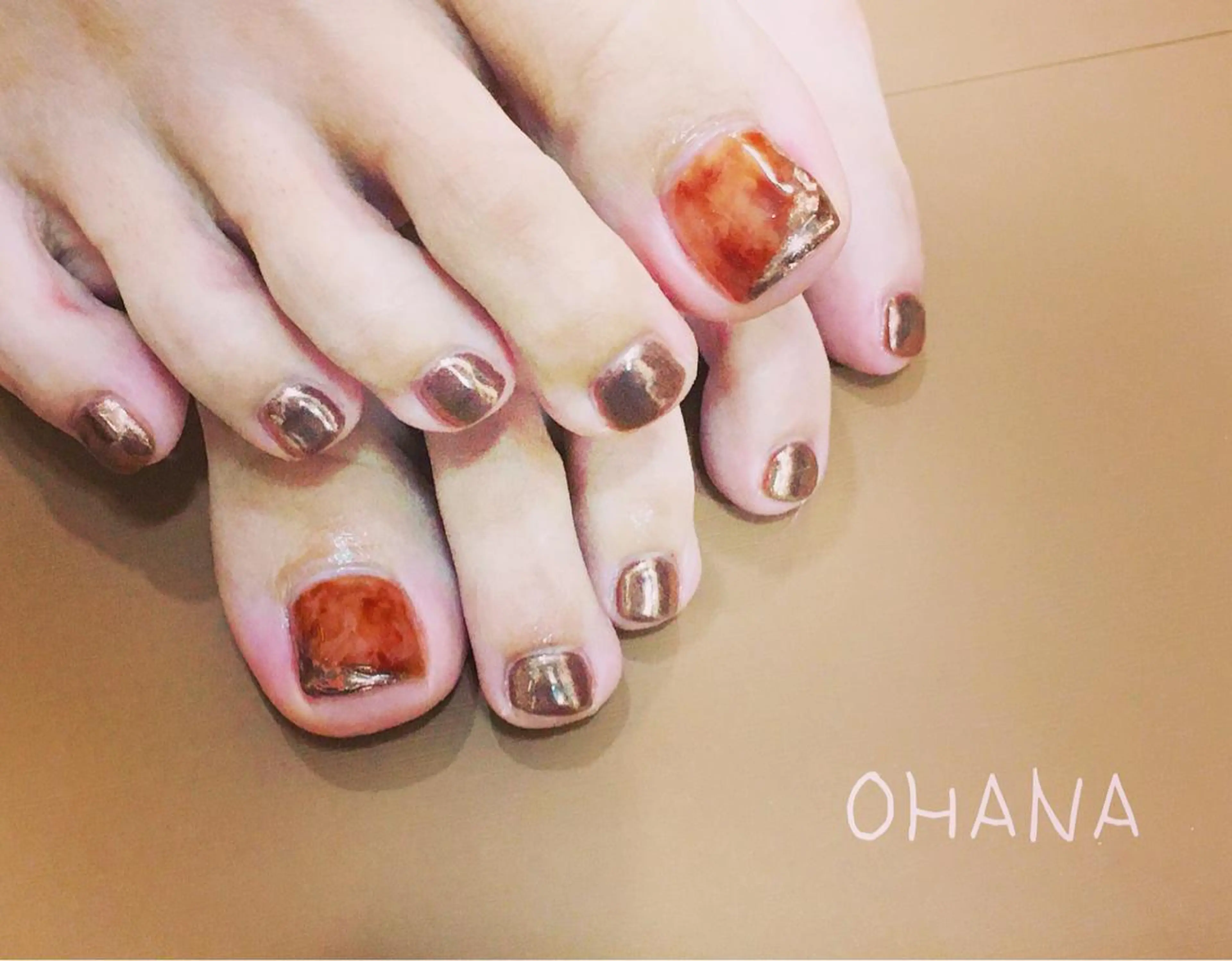 ネイル フットネイル ラメ(グリッター) ラメグラデーション ミラーネイル ニュアンスネイル nailroom  OHANA所属・nailroom OHANA🌴のネイルデザイン