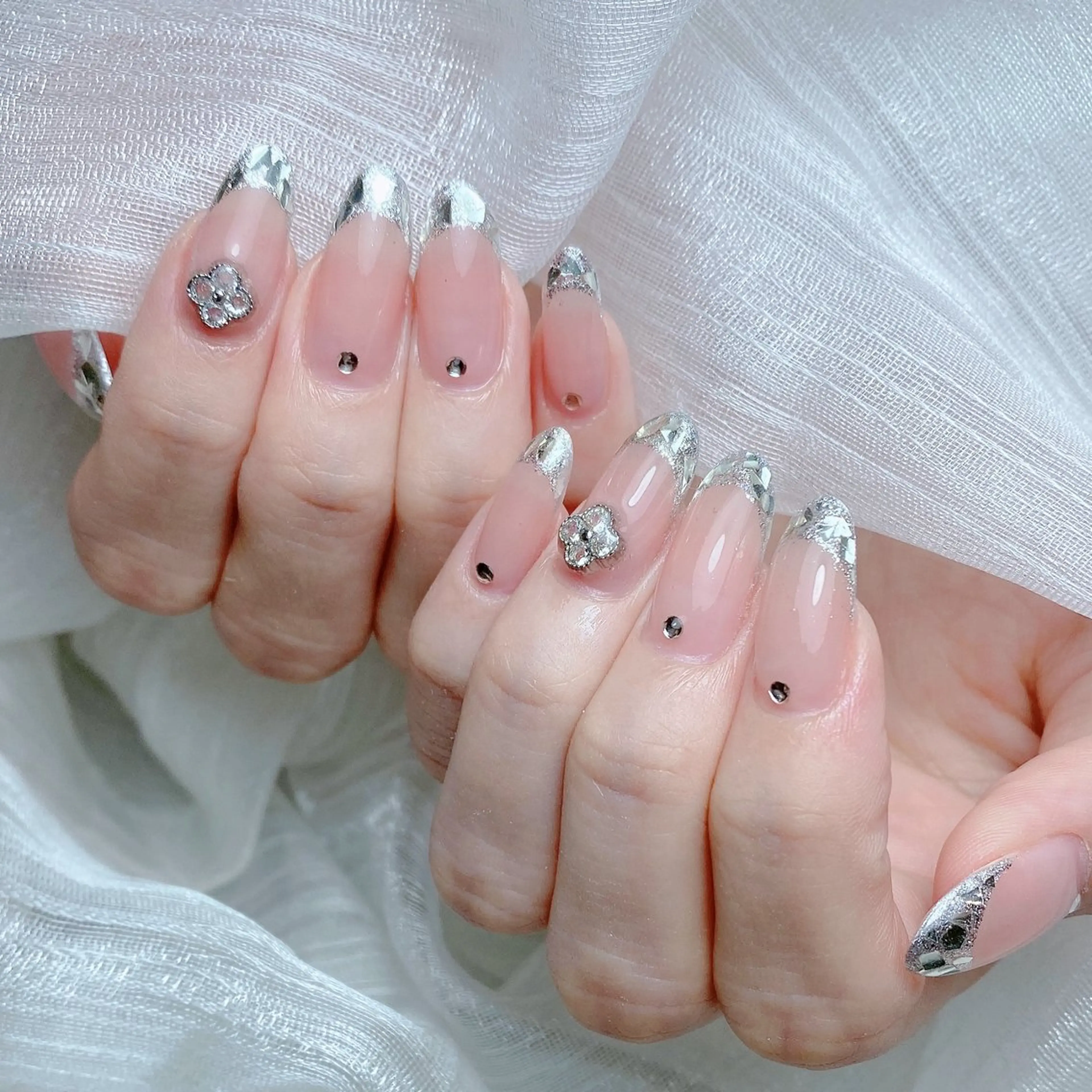 ネイル フレンチネイル ガラスフレンチ Salon by HARRY所属・永石 琴水のネイルデザイン