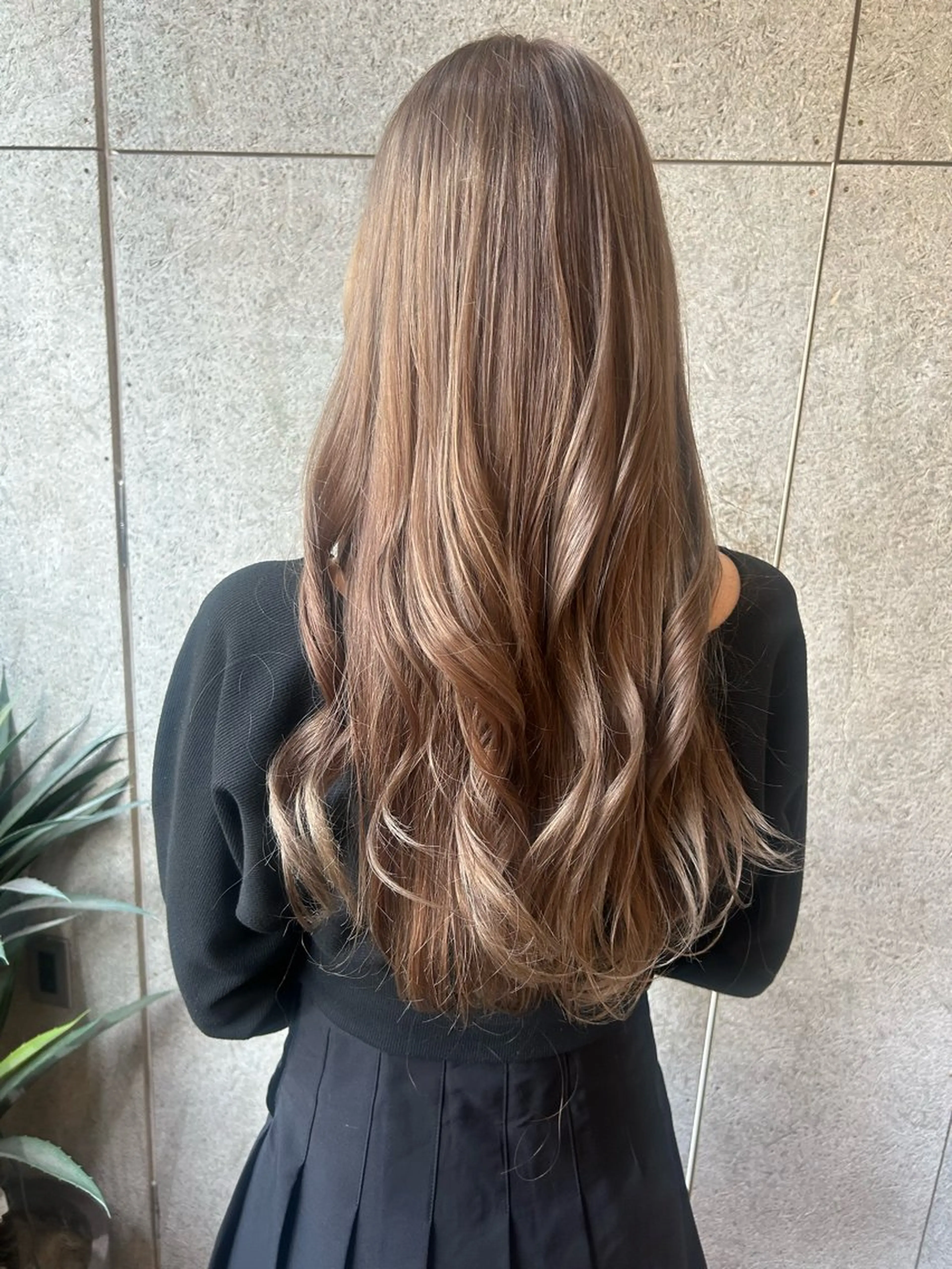 ロング カラー ベージュカラー ミルクティーベージュ La fith hair fun 池袋店所属・白髪染めカラー/ 赤み消し HIROのヘアスタイル