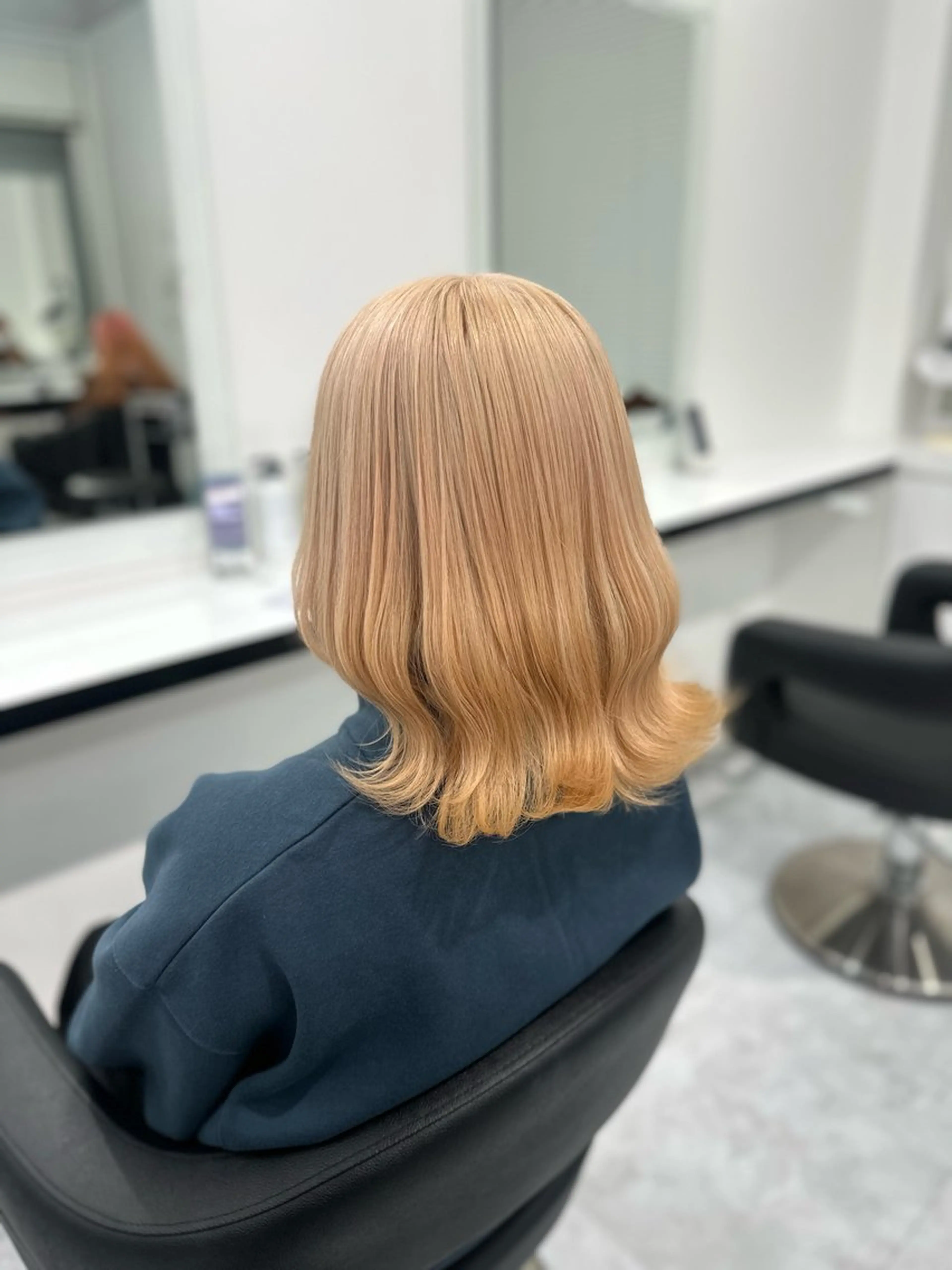 ミディアム カラー ヘアカラー ヘッドスパ 🫧ハイトーン🫧 ベージュ🫧徹哉のヘアスタイル