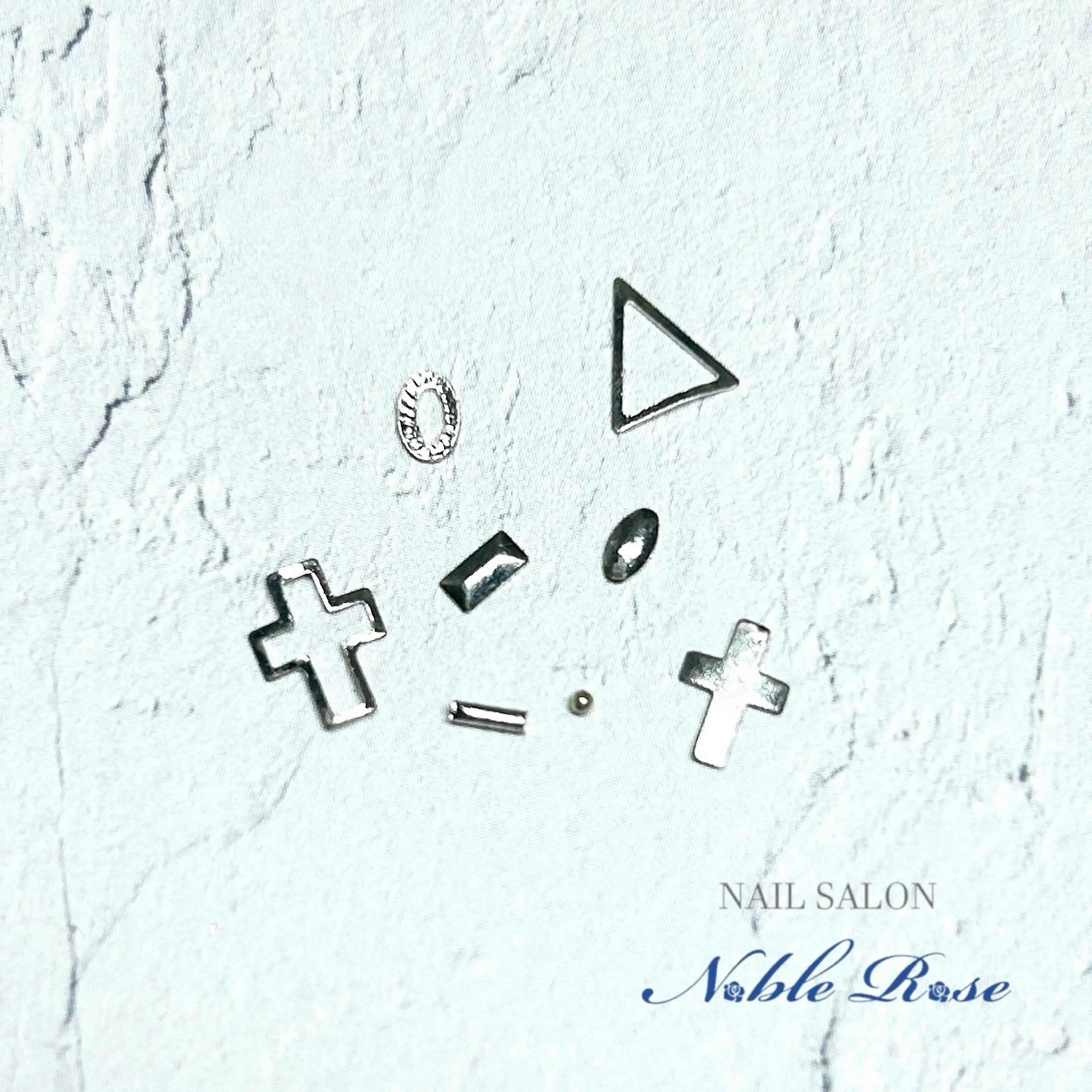 ネイル シルバー Noble Rose🥀のネイルデザイン