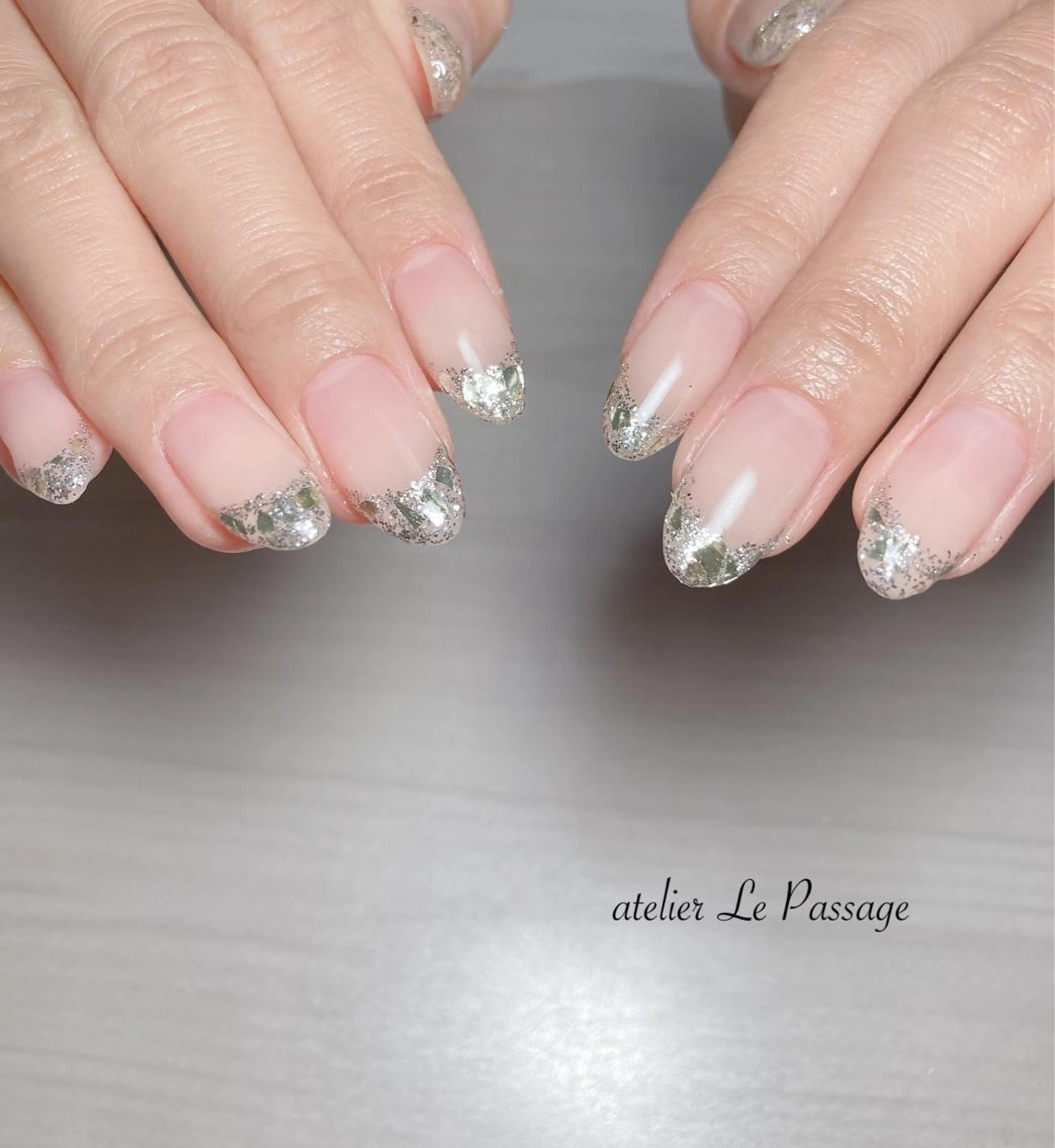 ネイル フレンチネイル ジェルネイル ガラスフレンチ キラキラネイル パラジェル Atelier Le Passage所属・h nakatsukaのネイルデザイン