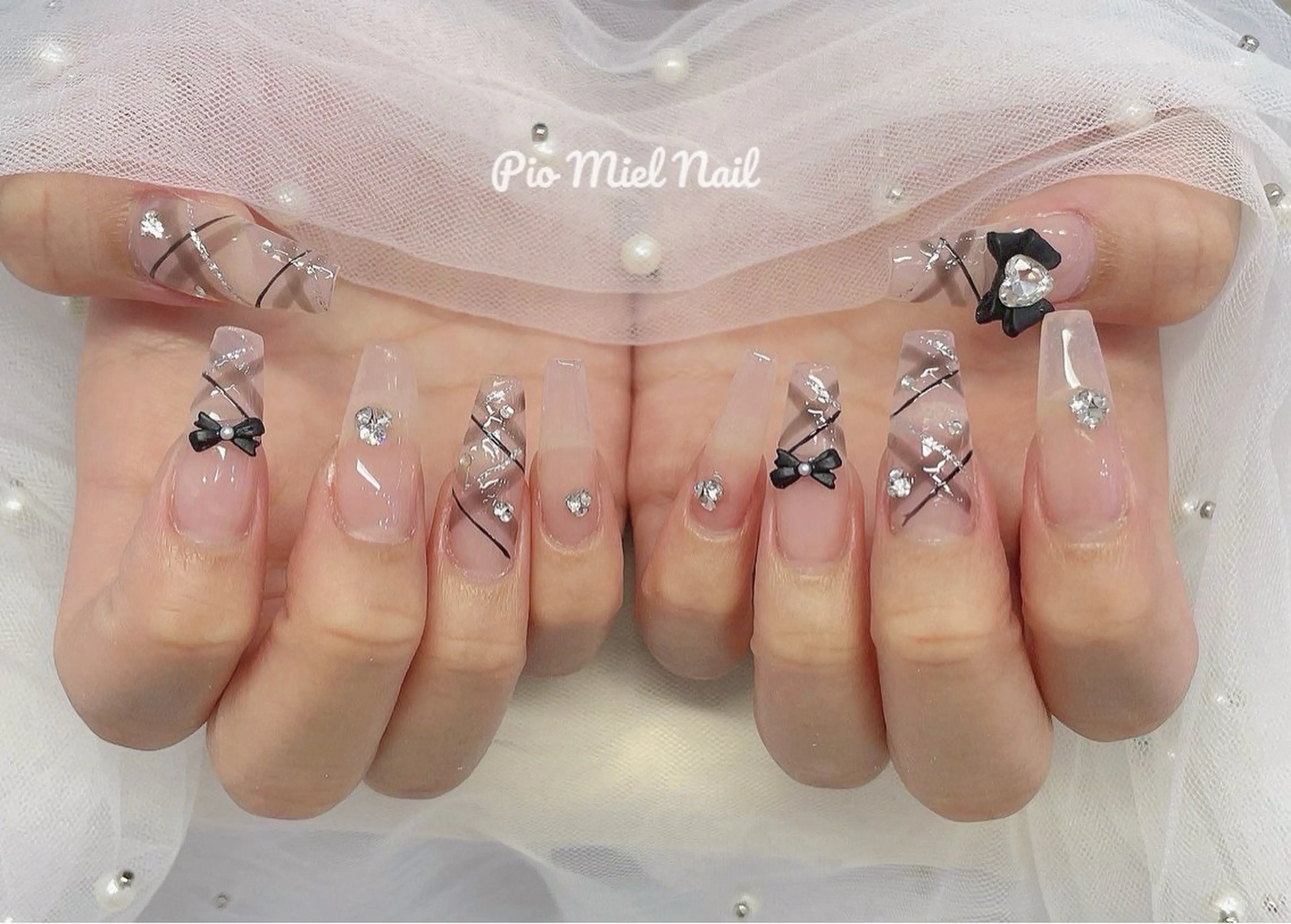 ネイル アートネイル クリアネイル ジェルネイル ガーリー キラキラネイル ハンドネイル momo 長さだしのネイルデザイン