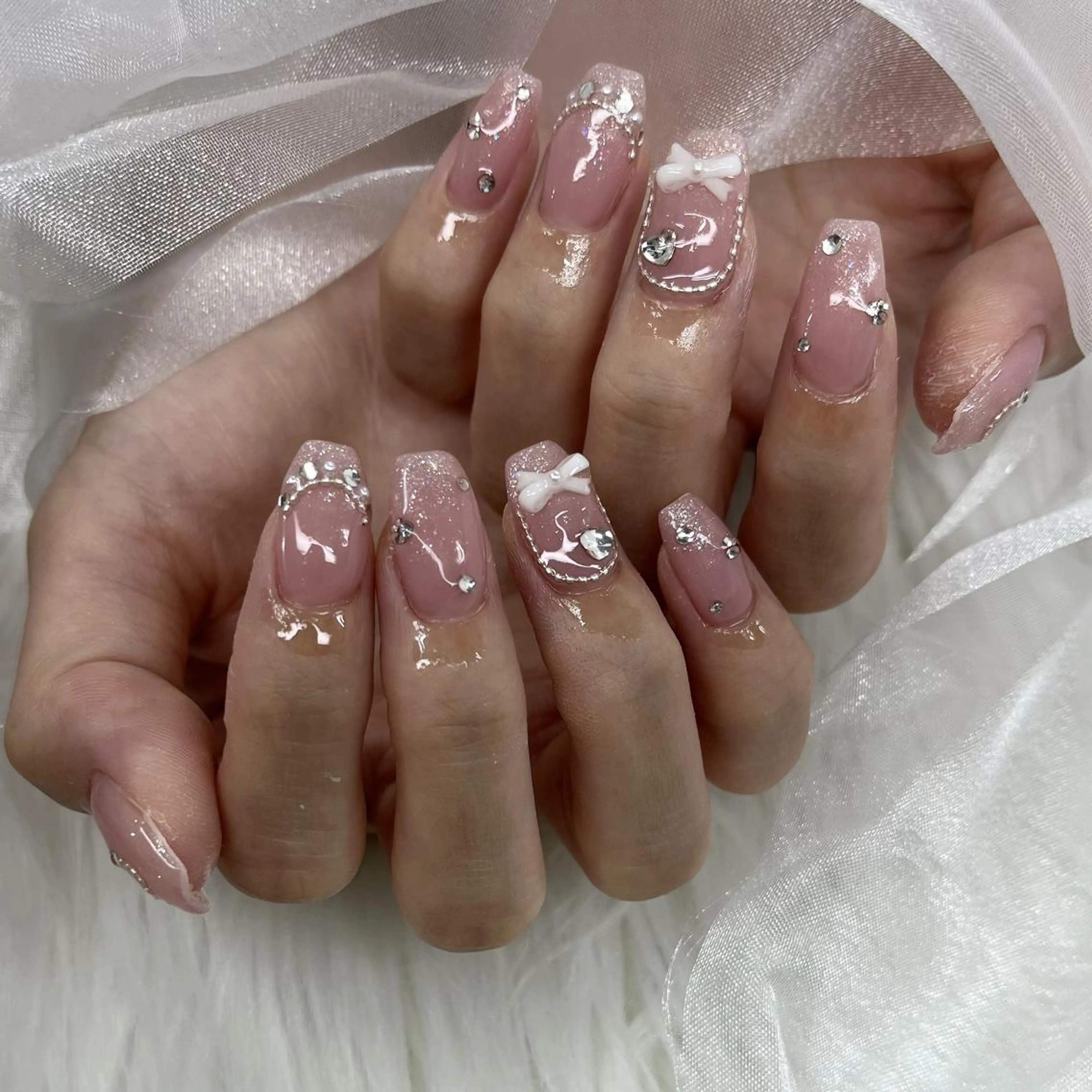 ネイル リボン ストーンネイル tener 🩷yua🩷のネイルデザイン