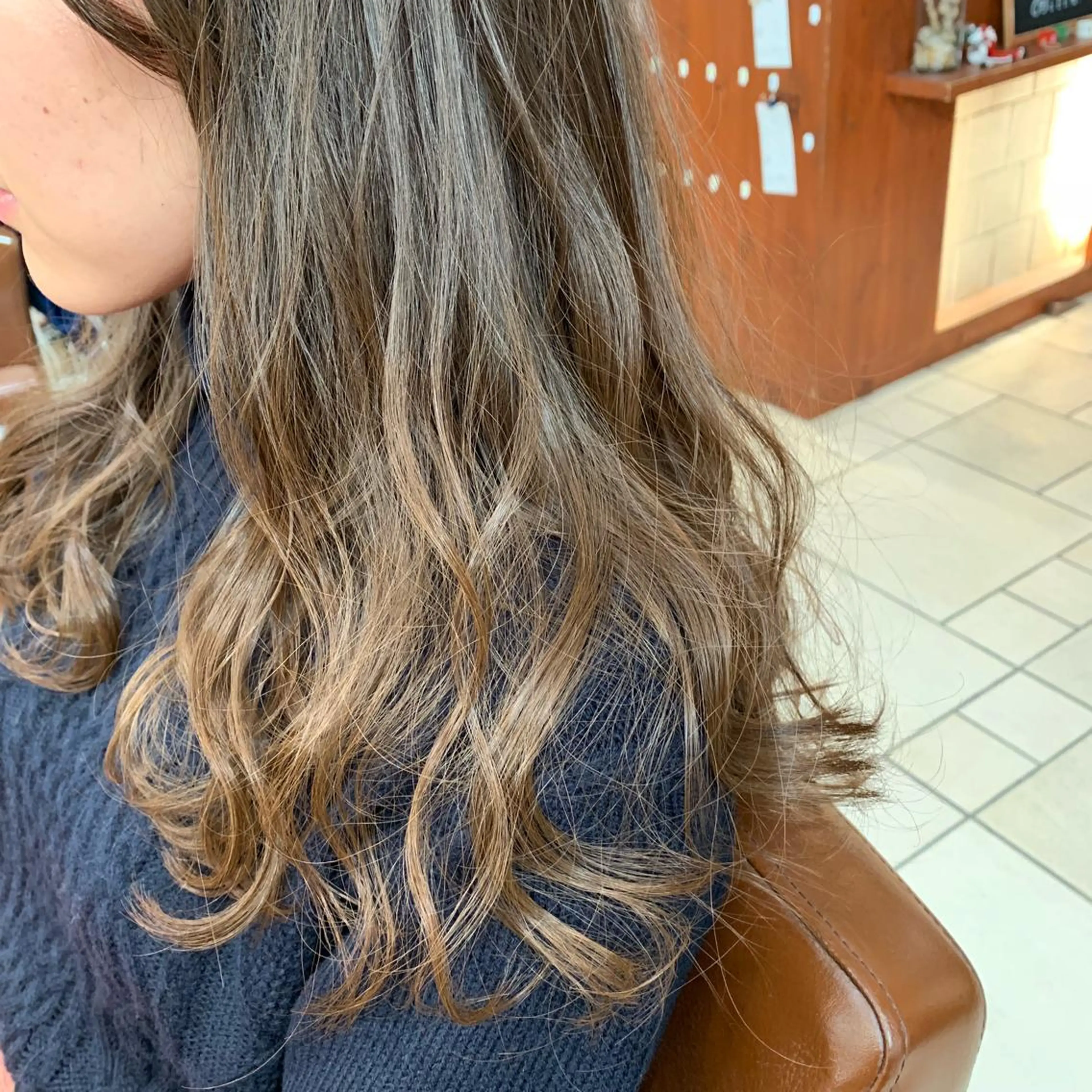 ロング カラー カット ヘアカラー トリートメント 加藤 綾華のヘアスタイル