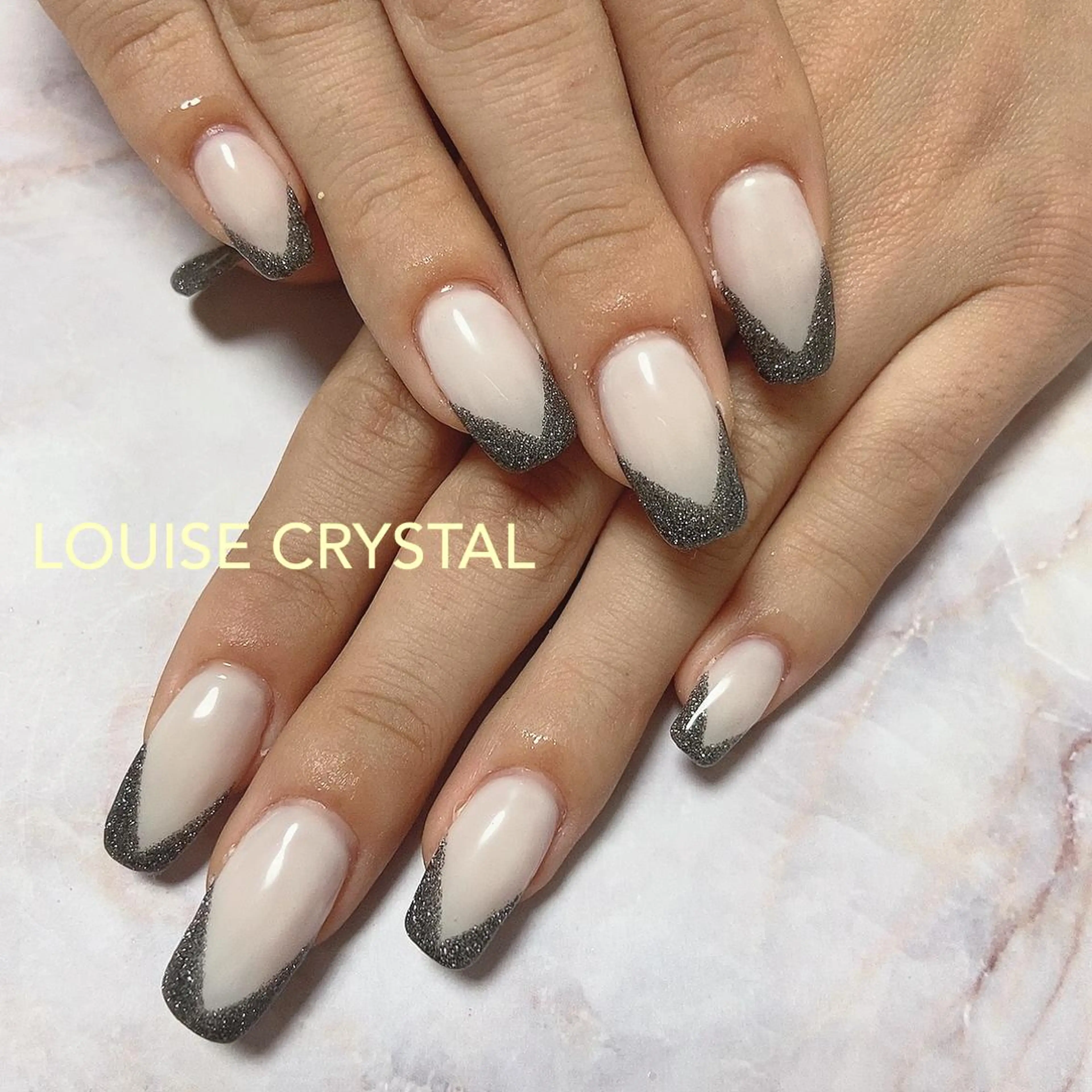 ネイル フラッシュネイル LOUISE CRYSTALのネイルデザイン