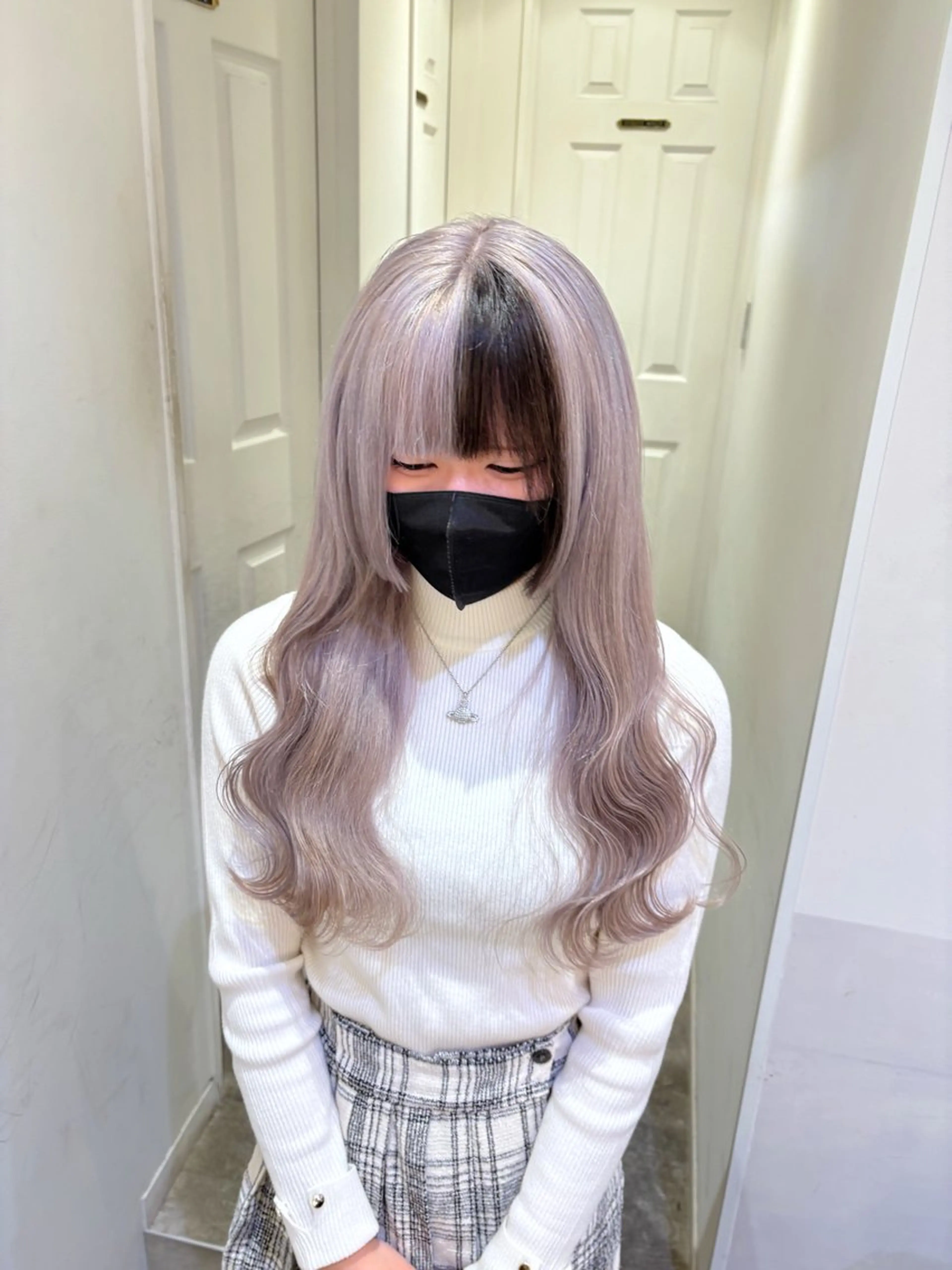 ロング カラー 黒髪 デザインカラー ハイトーンカラー シルバー ヘアカラー エクステ/ハイトーン 🐏☁️miminaのヘアスタイル