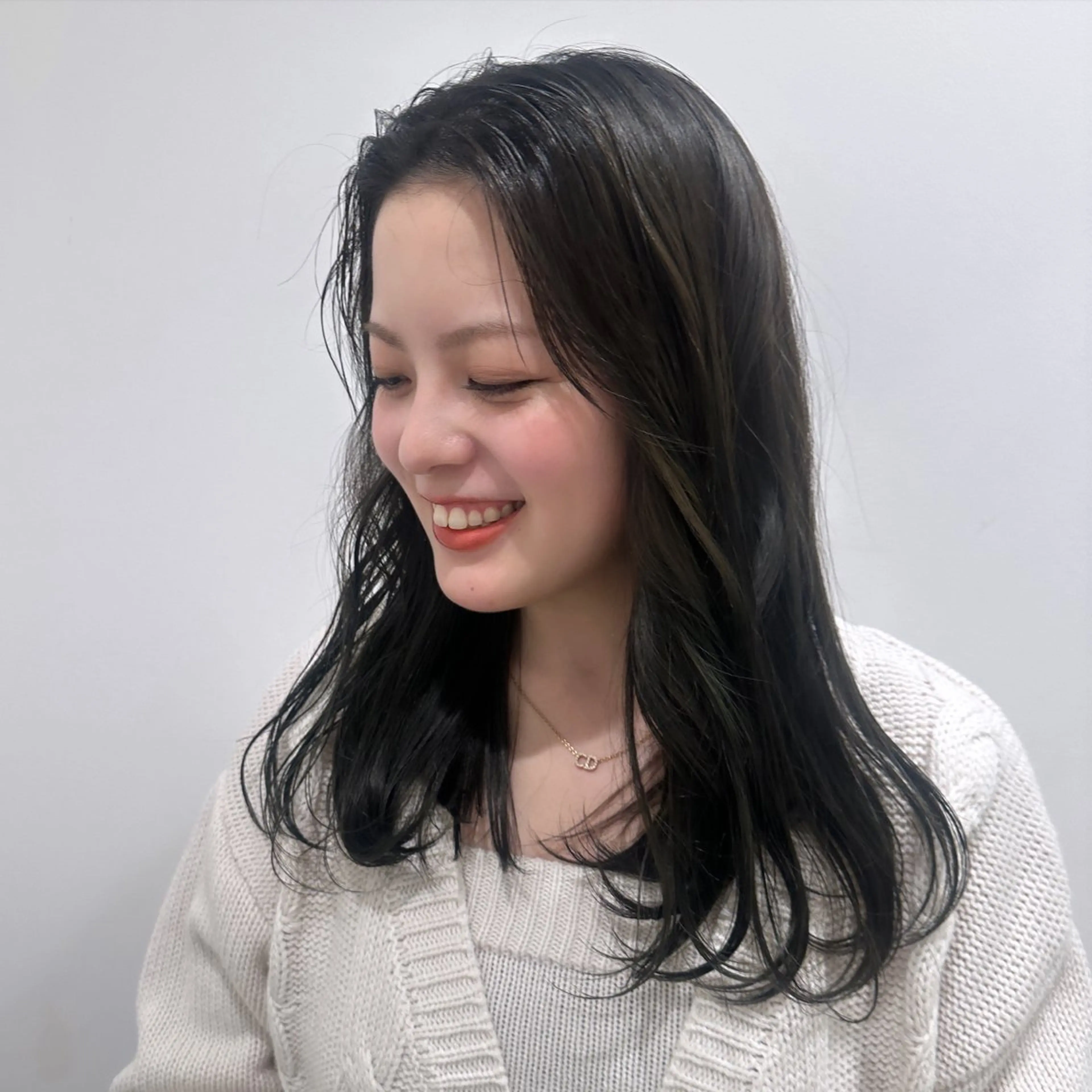 ミディアム カラー グレージュ 岐阜の美容師 HONOKAのヘアスタイル