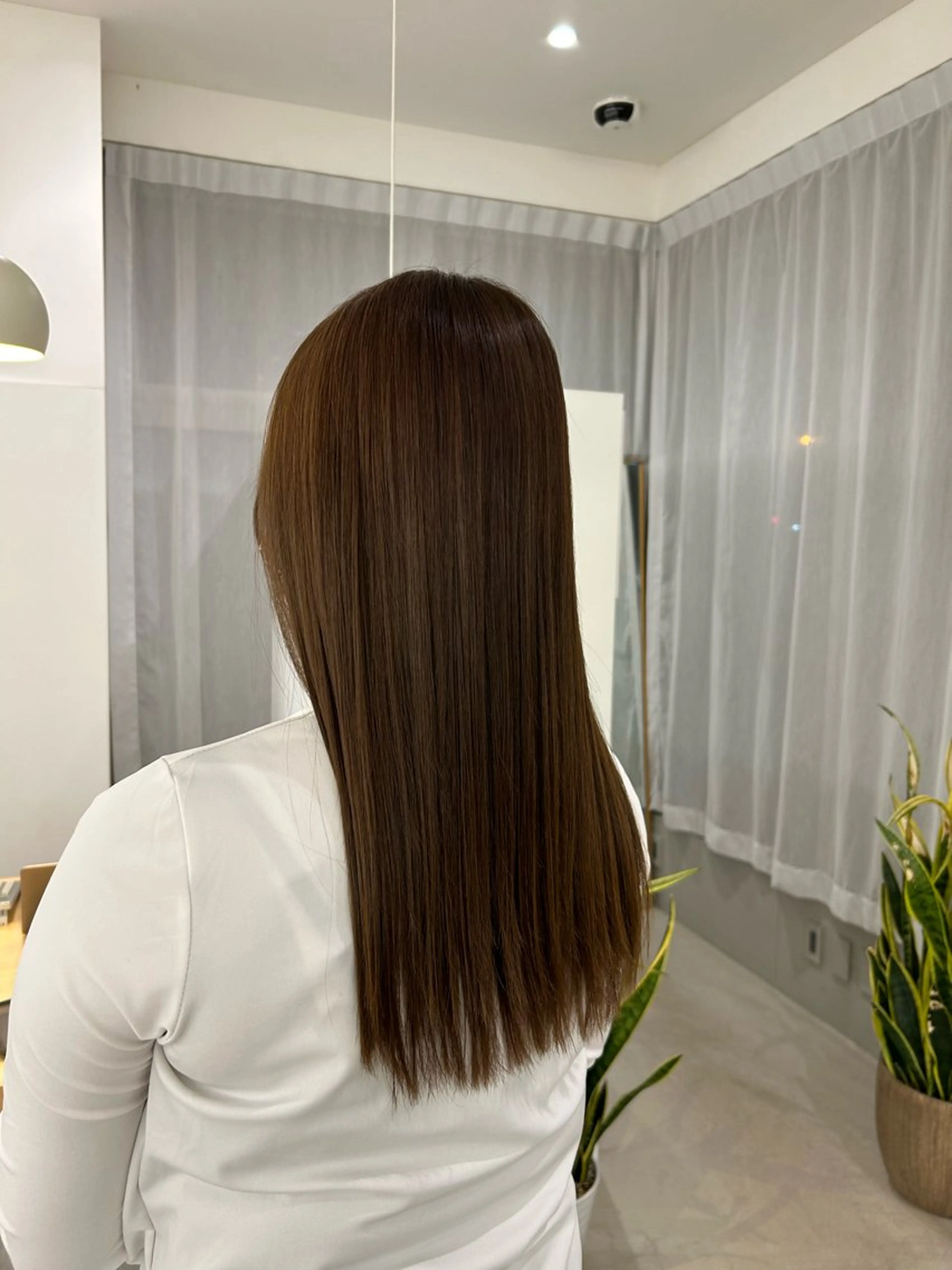 ロング カラー ベージュカラー ブリーチ ミルクティーベージュ ブリーチなしカラー つくばUtooe's 石田桃花のヘアスタイル