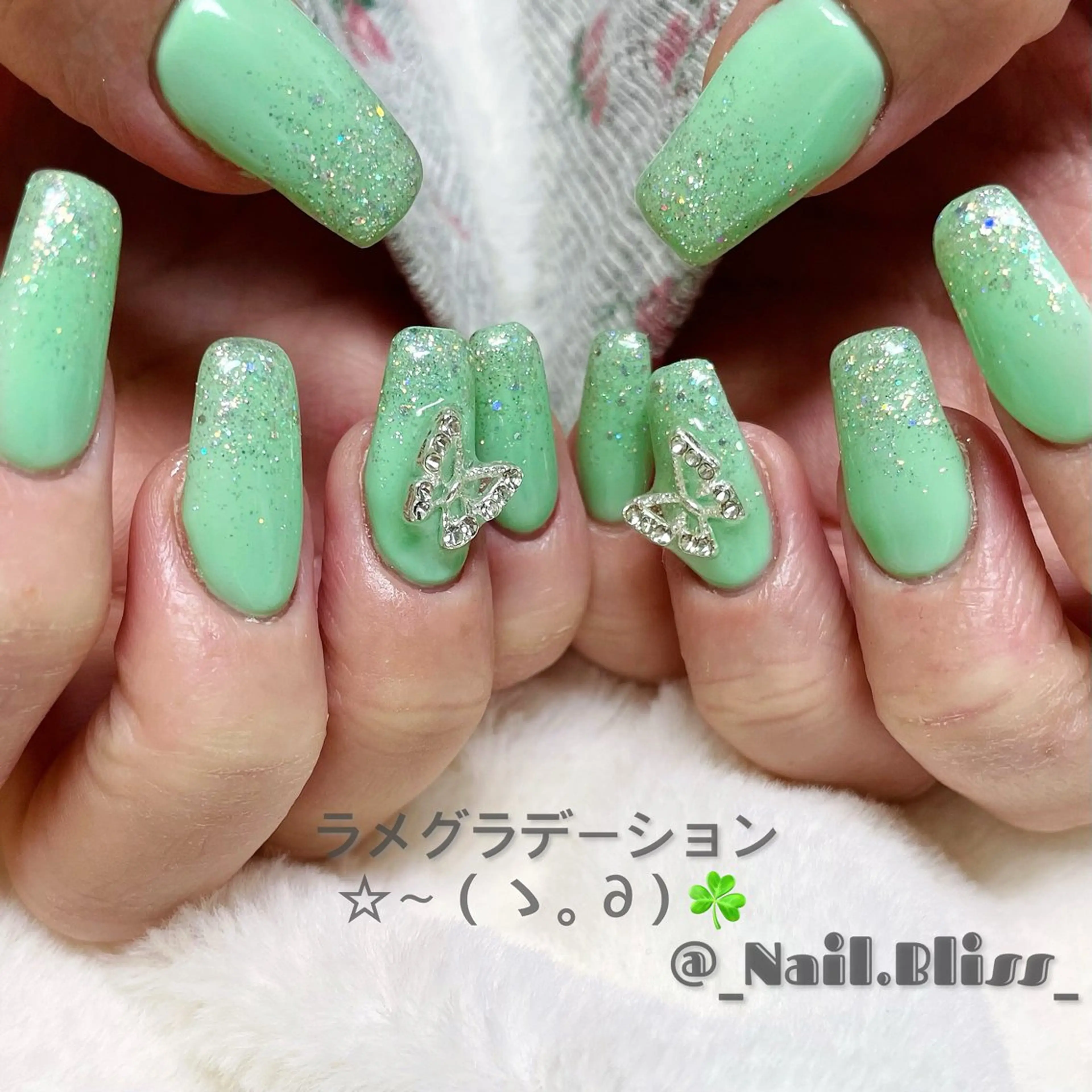 ネイル グラデーション グリーン キラキラネイル ラメ(グリッター) ラメグラデーション ハンドネイル NAIL BLISSのネイルデザイン