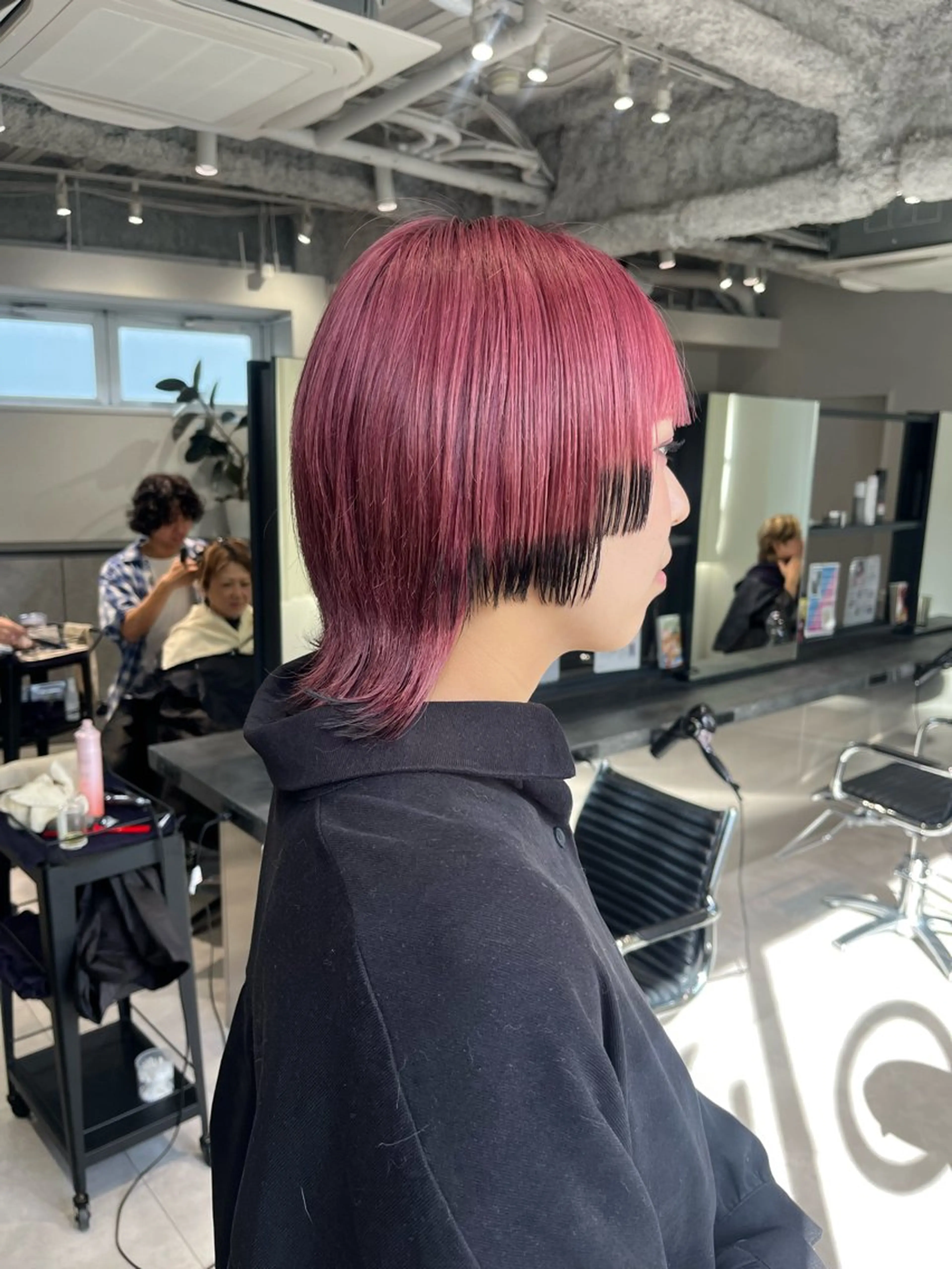 ミディアム カラー ウルフカット カット ヘアカラー トリートメント ウルフ/レイヤー/ ブリーチ/牧原歩夢のヘアスタイル