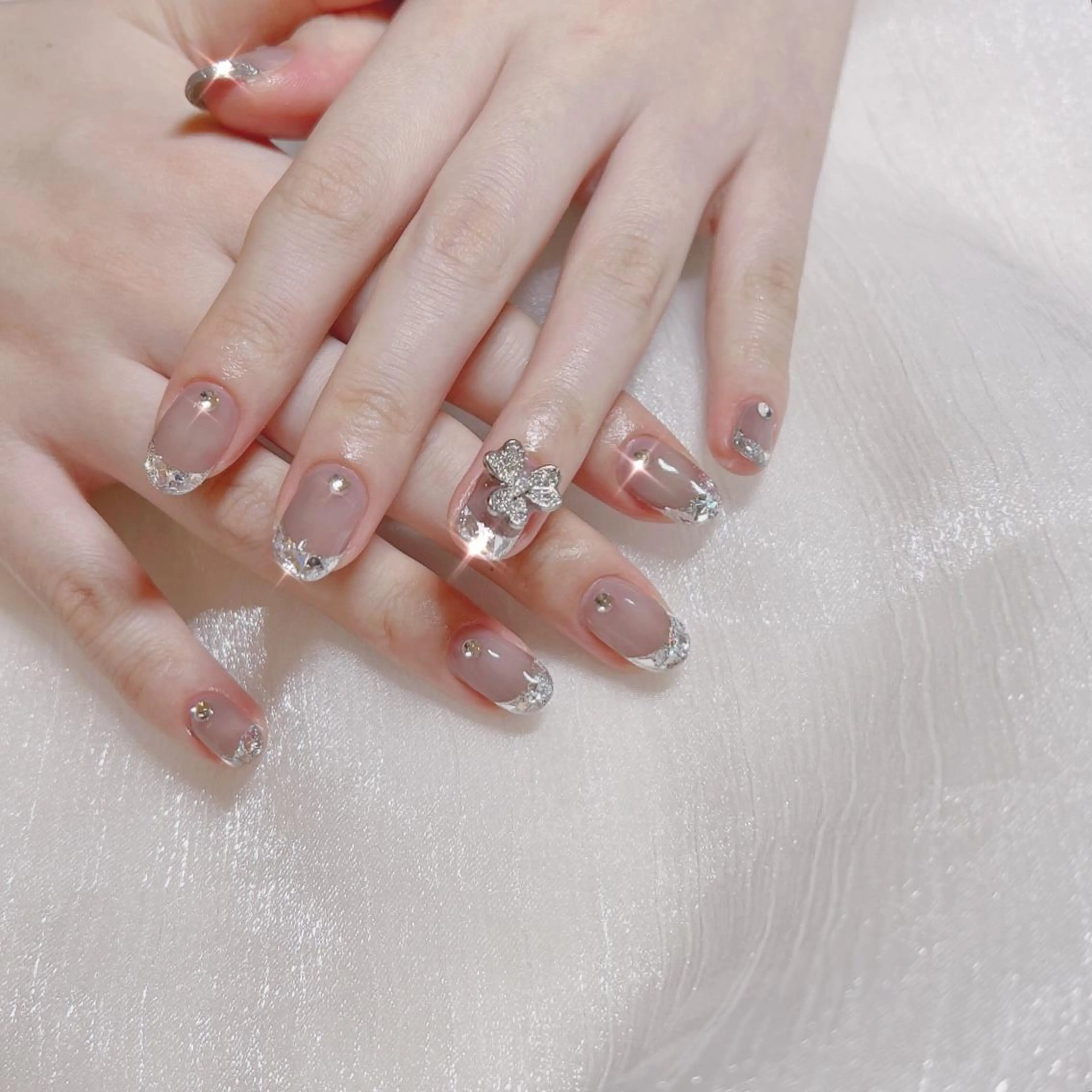 ネイル オーロラネイル フットネイル フレンチネイル ジェルネイル 韓国ネイル ハンドネイル ハンドケア 【ENサロン】 Rei🎀Nailのネイルデザイン