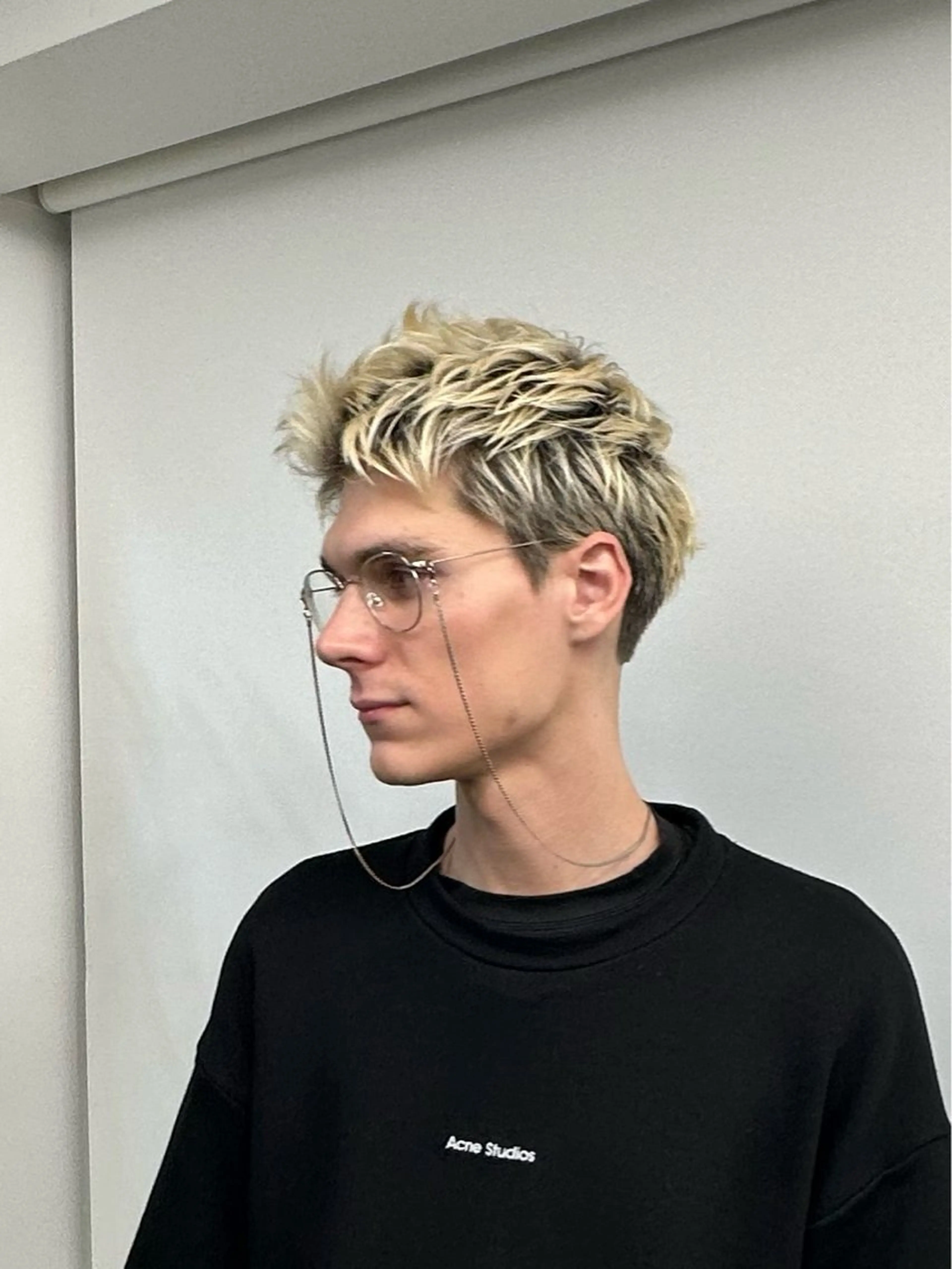 ショート カラー メンズ アップバング メンズブリーチ ブリーチ ショートヘア iCON TOKYO 海外風ヘア特化サロンのヘアスタイル