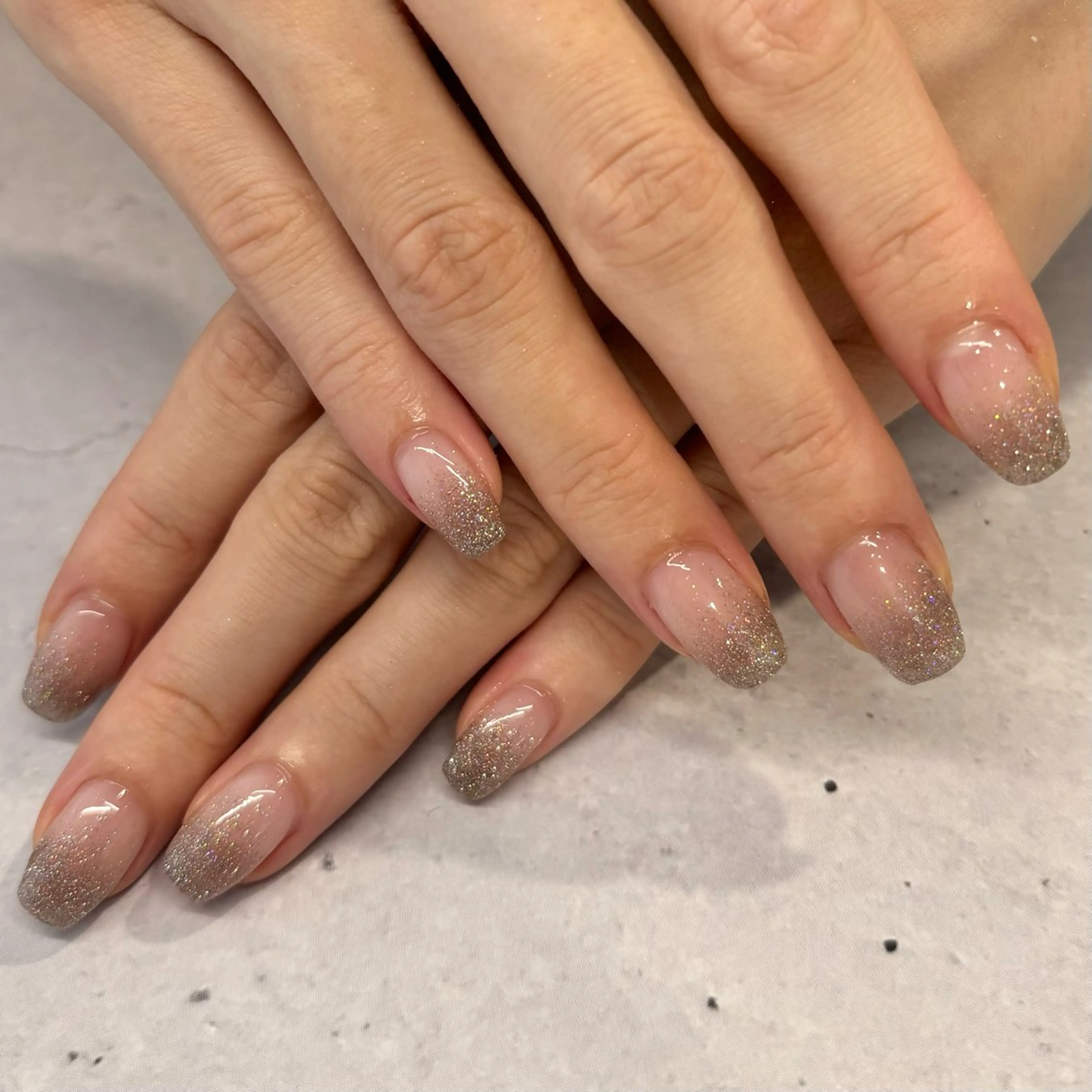 ネイル ブラウン フラッシュネイル ラメ(グリッター) ラメグラデーション ハンドネイル 荒巻 めいのネイルデザイン