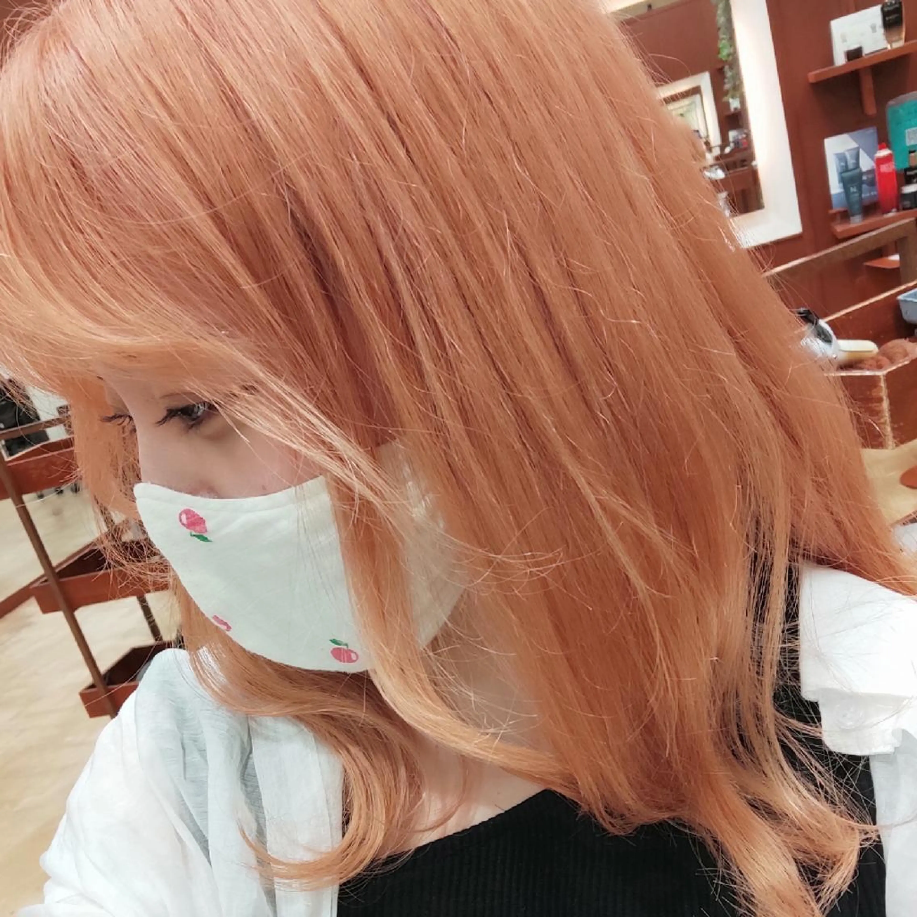 カラー 菊岡 歩のヘアスタイル