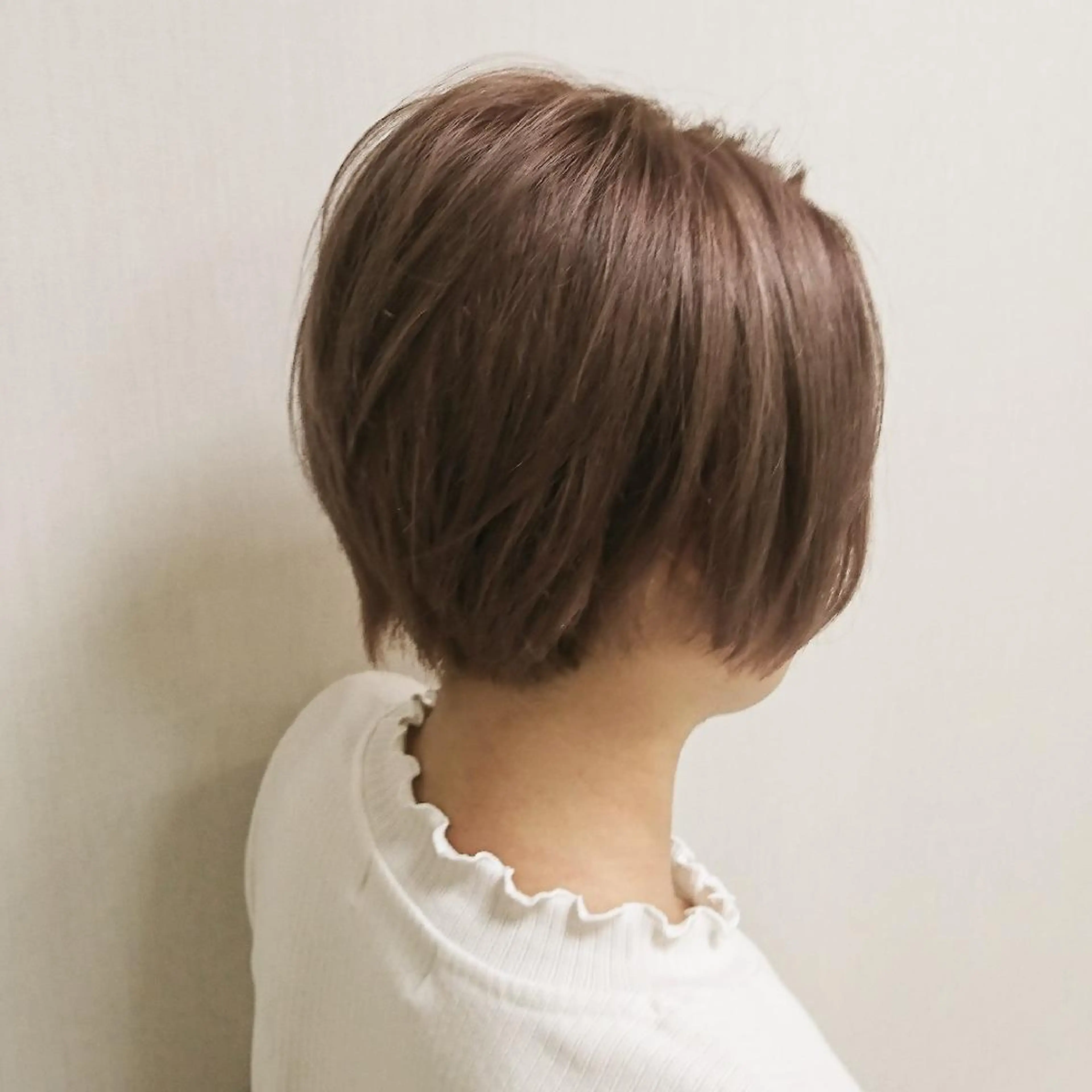 ショート カラー アッシュ ブリーチ ピンクカラー 💎大人ハイライト 💎上杉一也💎のヘアスタイル