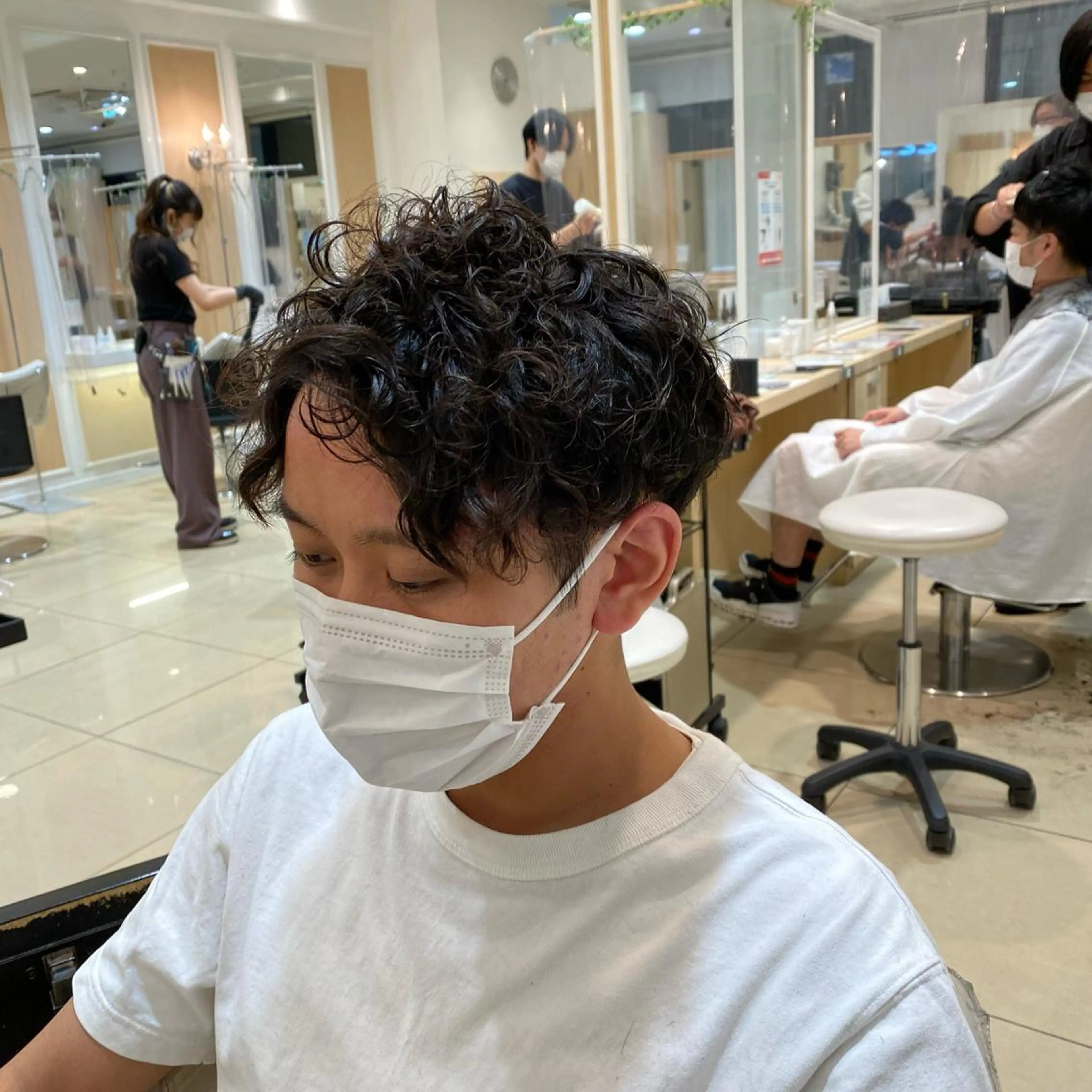 ショート パーマ メンズ カット パーマ メンズ特化型美容師 栗山勇人のヘアスタイル