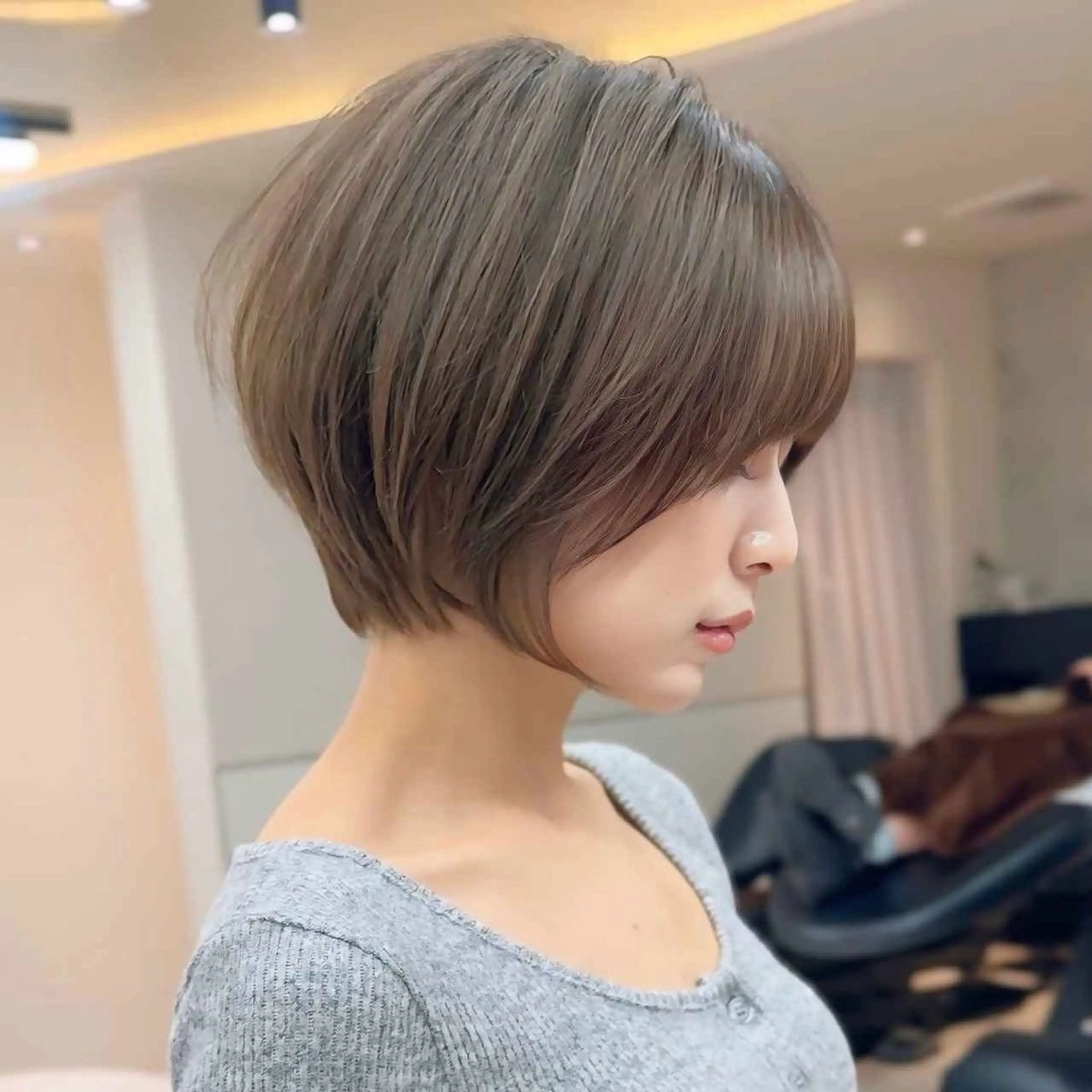 ショート Ayaka🖤 ブリーチなしカラーのヘアスタイル