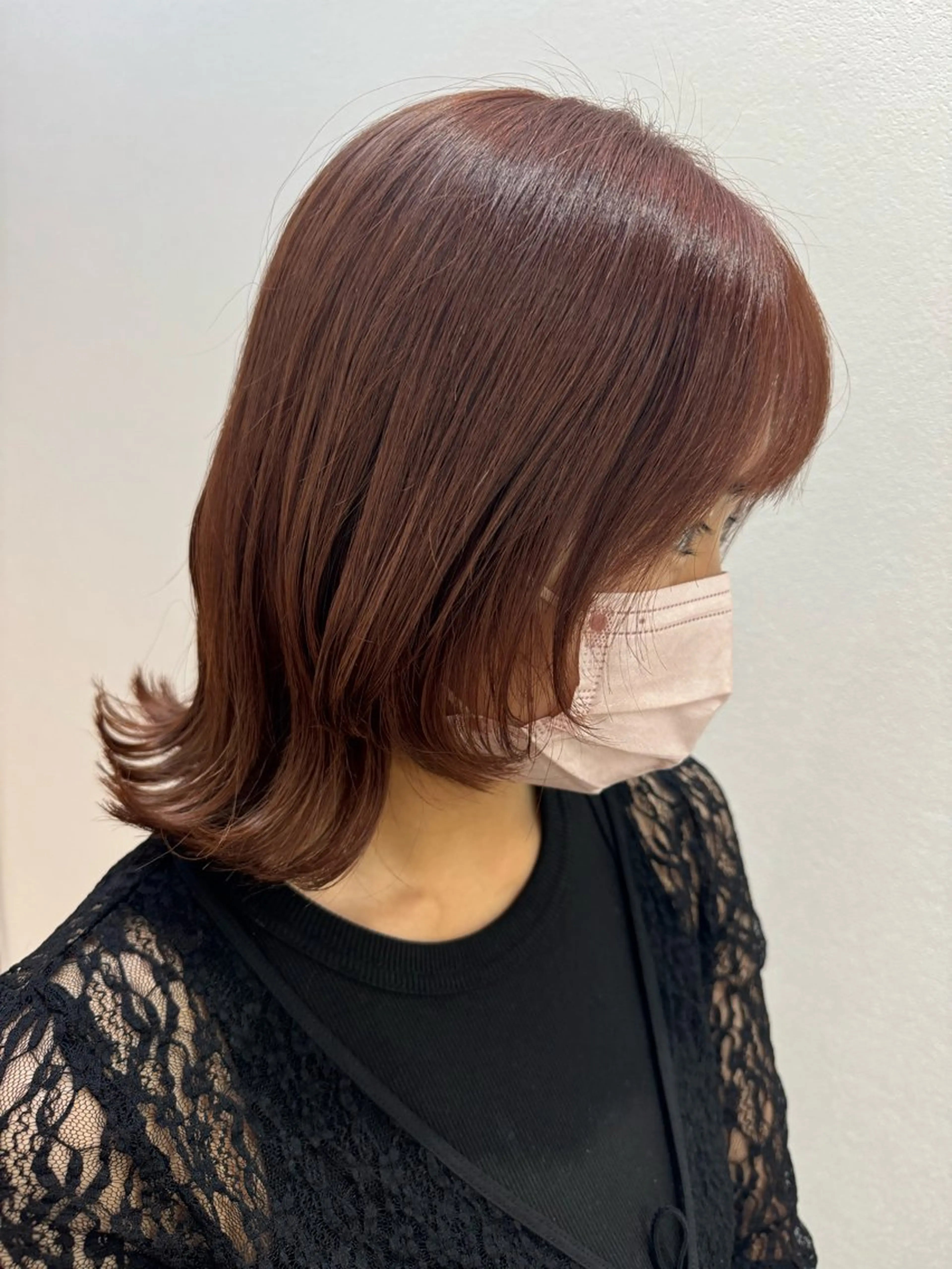 ミディアム カラー ベージュカラー ピンクカラー ピンクベージュ ウルフカット カット ヘアカラー 佐々木 有彩のヘアスタイル