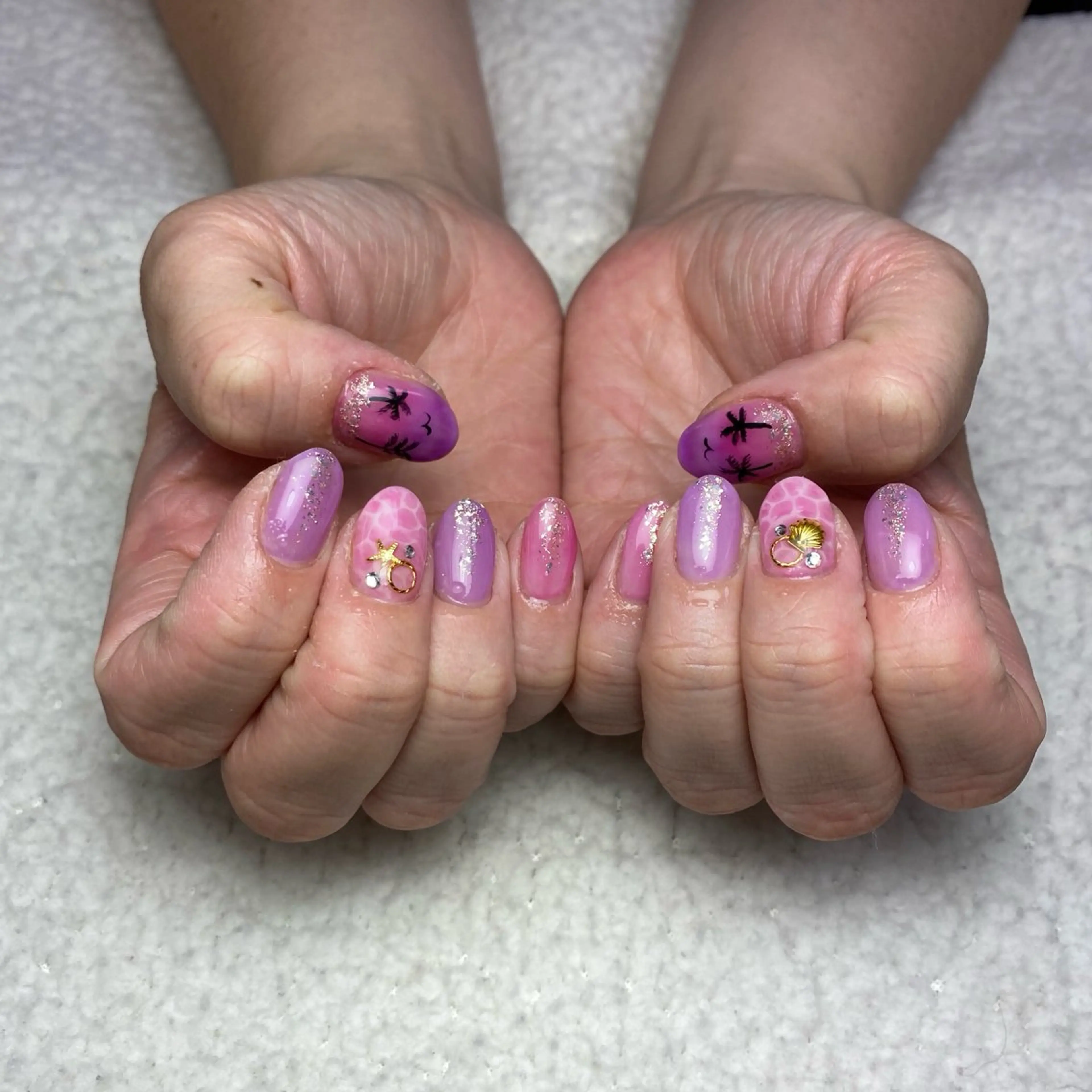 ネイル ラメ(グリッター) 夏ネイル ハンドネイル COCO+所属・COCO +のエステ・リラクイメージ