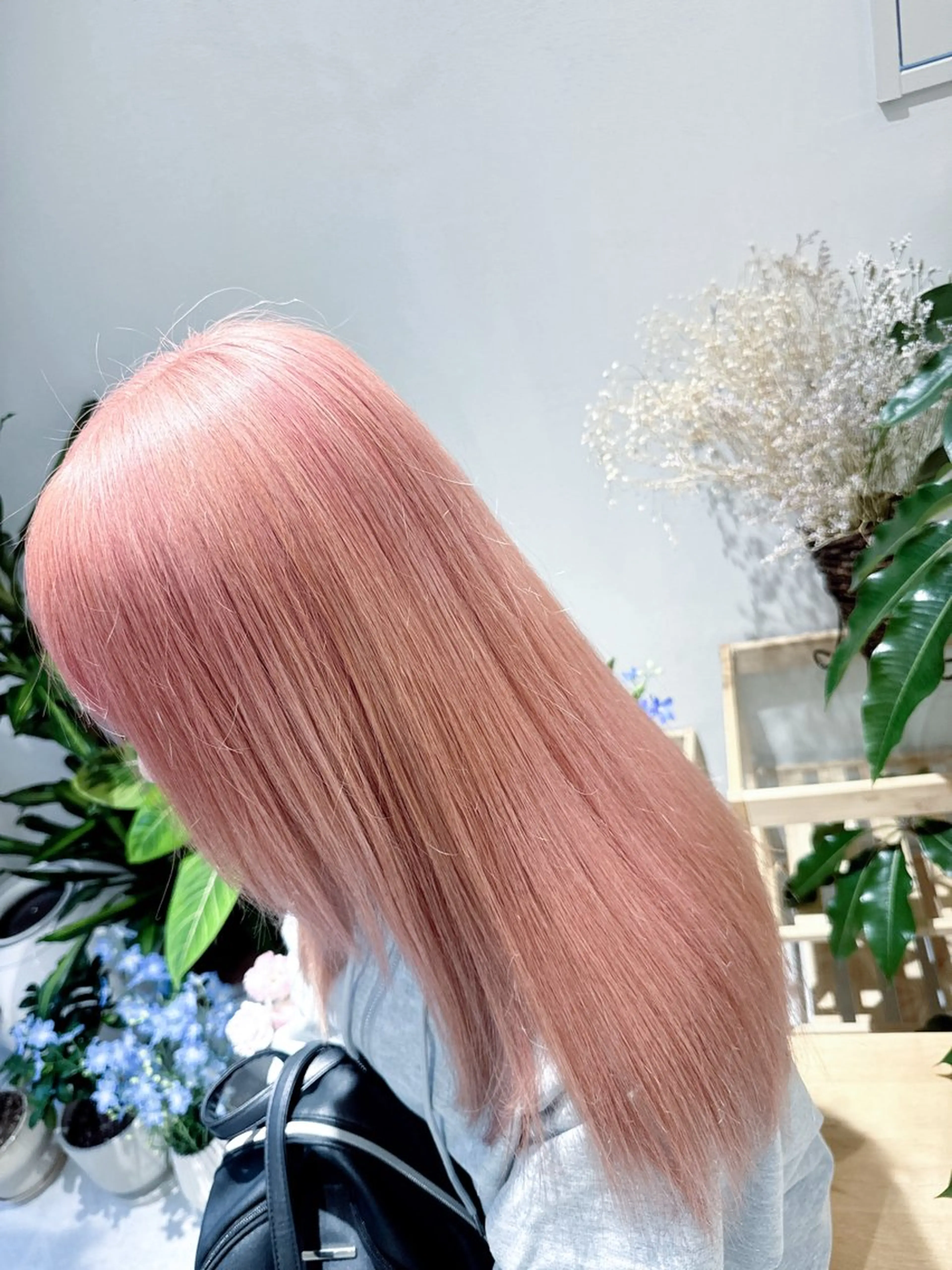 ロング カラー ブリーチ ハイトーンカラー ピンクカラー 花見 亜沙美のヘアスタイル