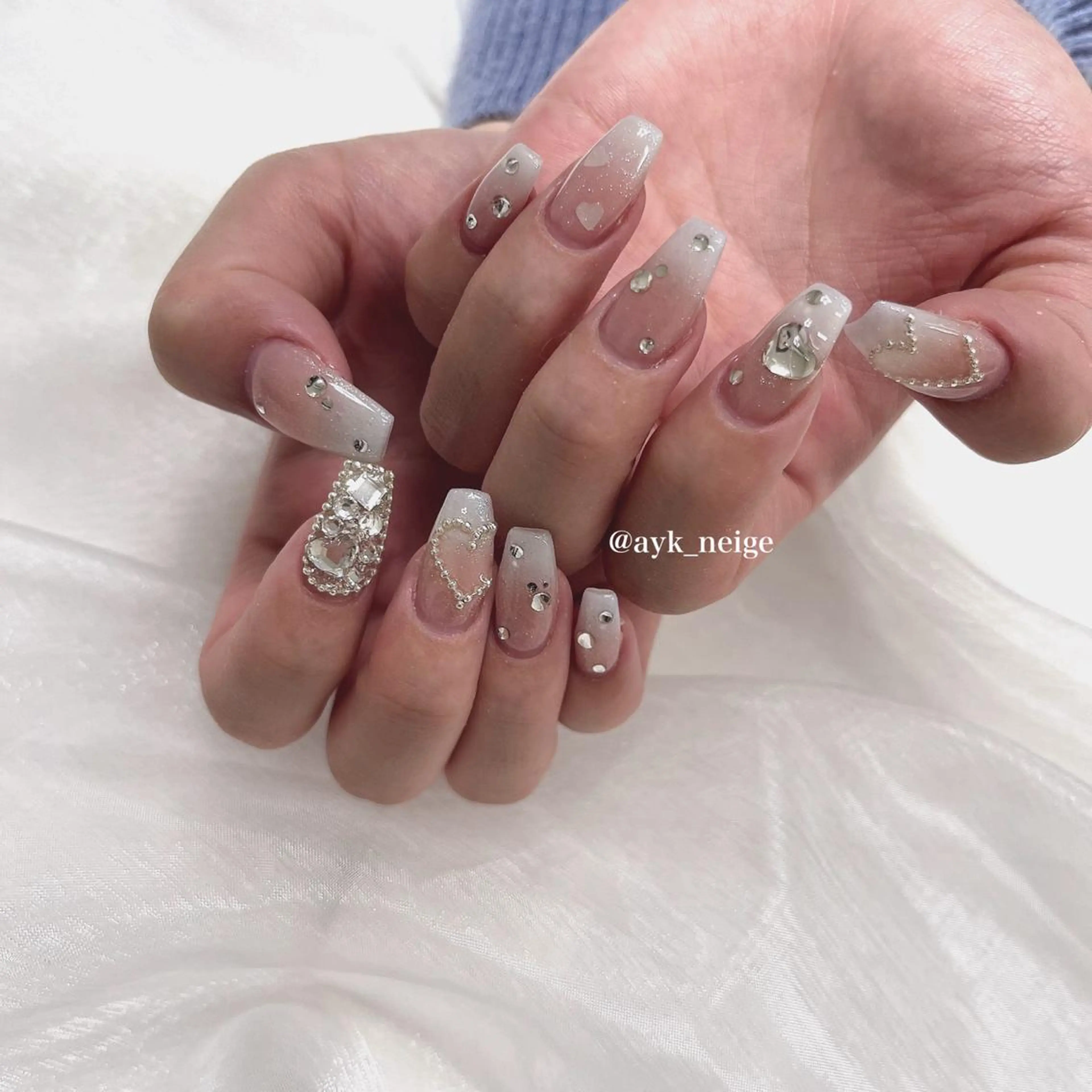 ネイル フットネイル フレンチネイル キラキラネイル 韓国ネイル リボン n'eige nail所属・大谷 綾香のネイルデザイン