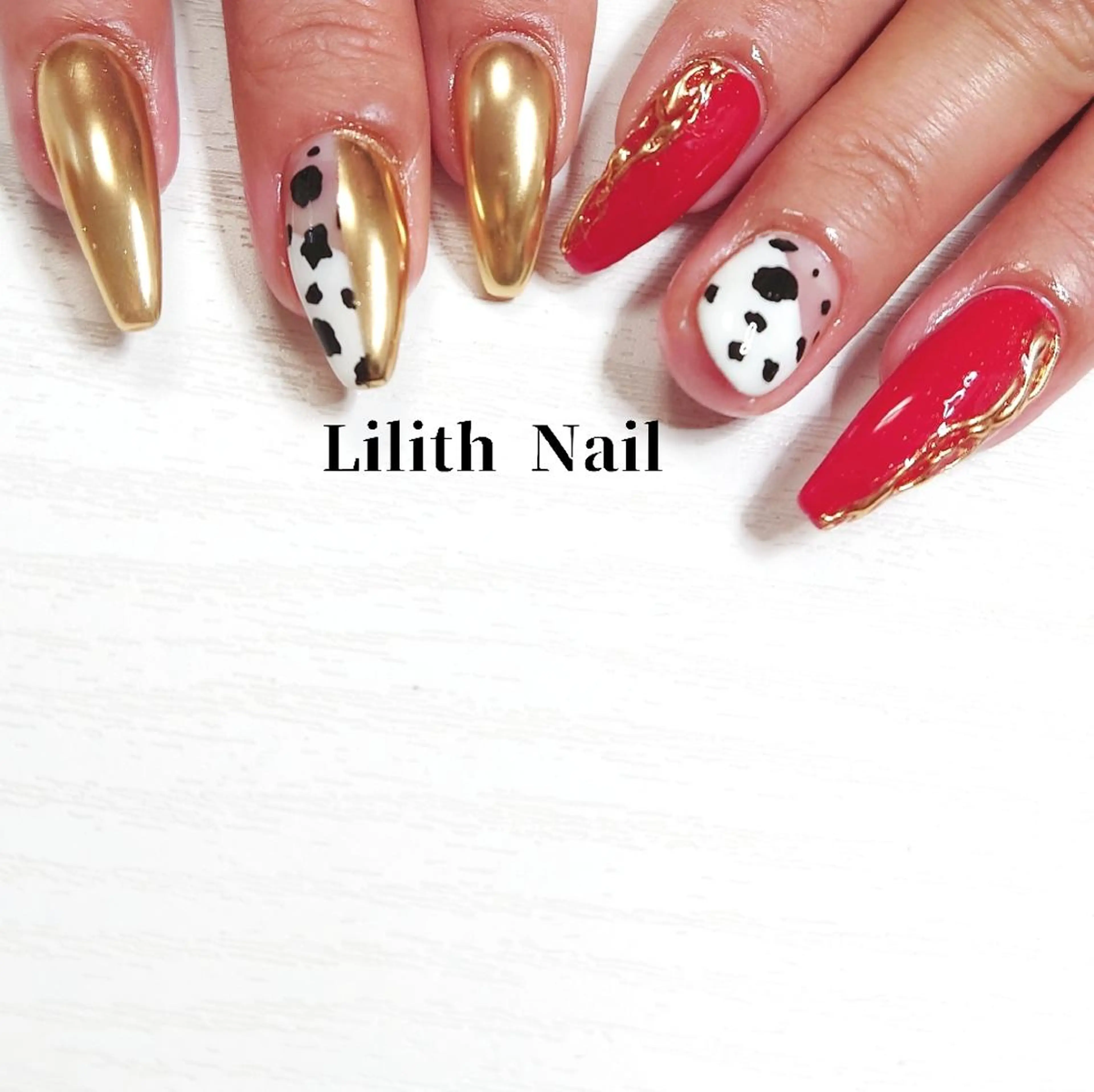 ネイル アニマル柄 成人式 ロングネイル ミラーネイル 赤色 ハンドネイル Lilith Nailのネイルデザイン