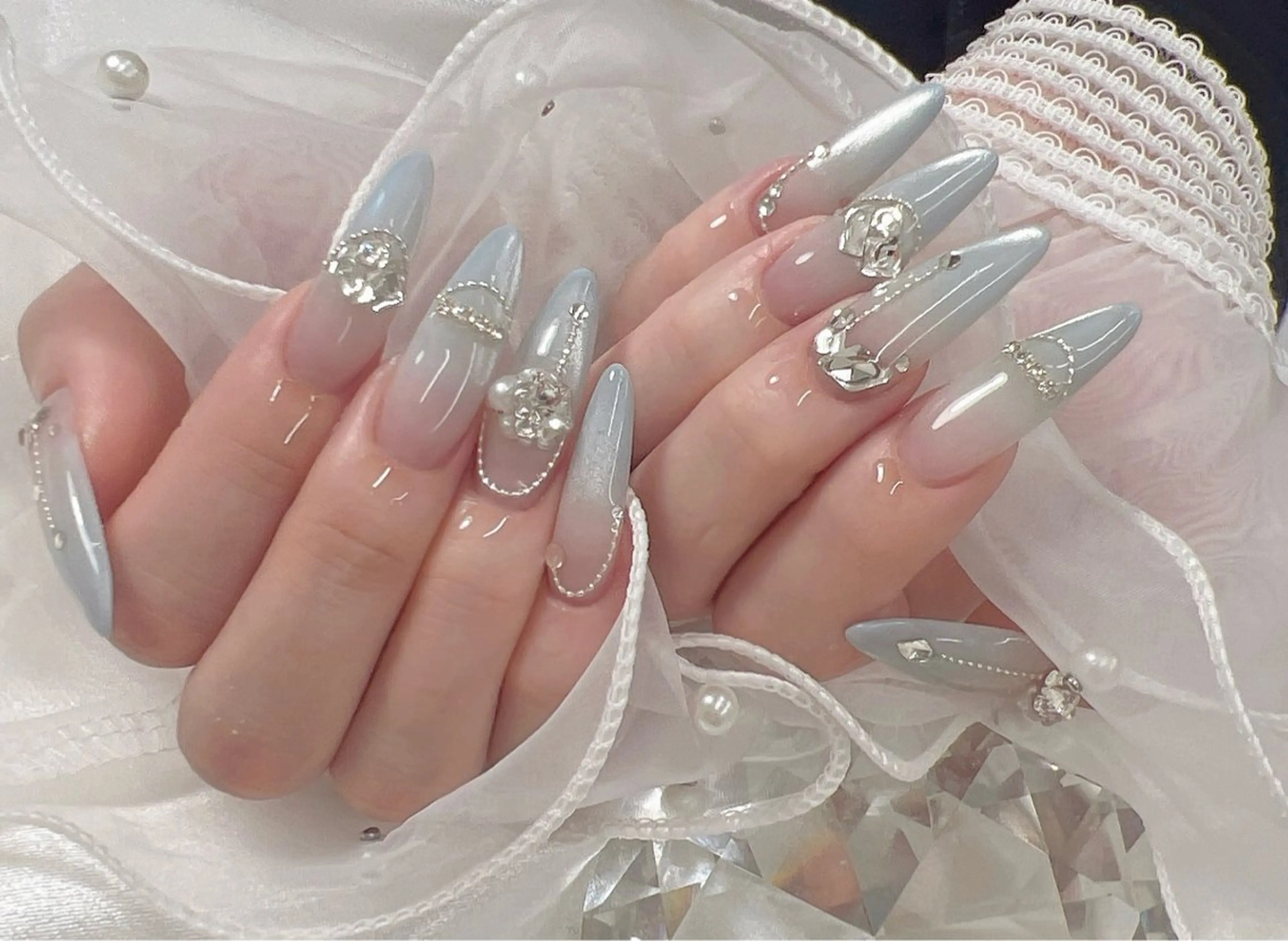ネイル クリアネイル グラデーション マグネットネイル ストーンネイル ハンドネイル bijou nails所属・bijou nails　蓮のネイルデザイン