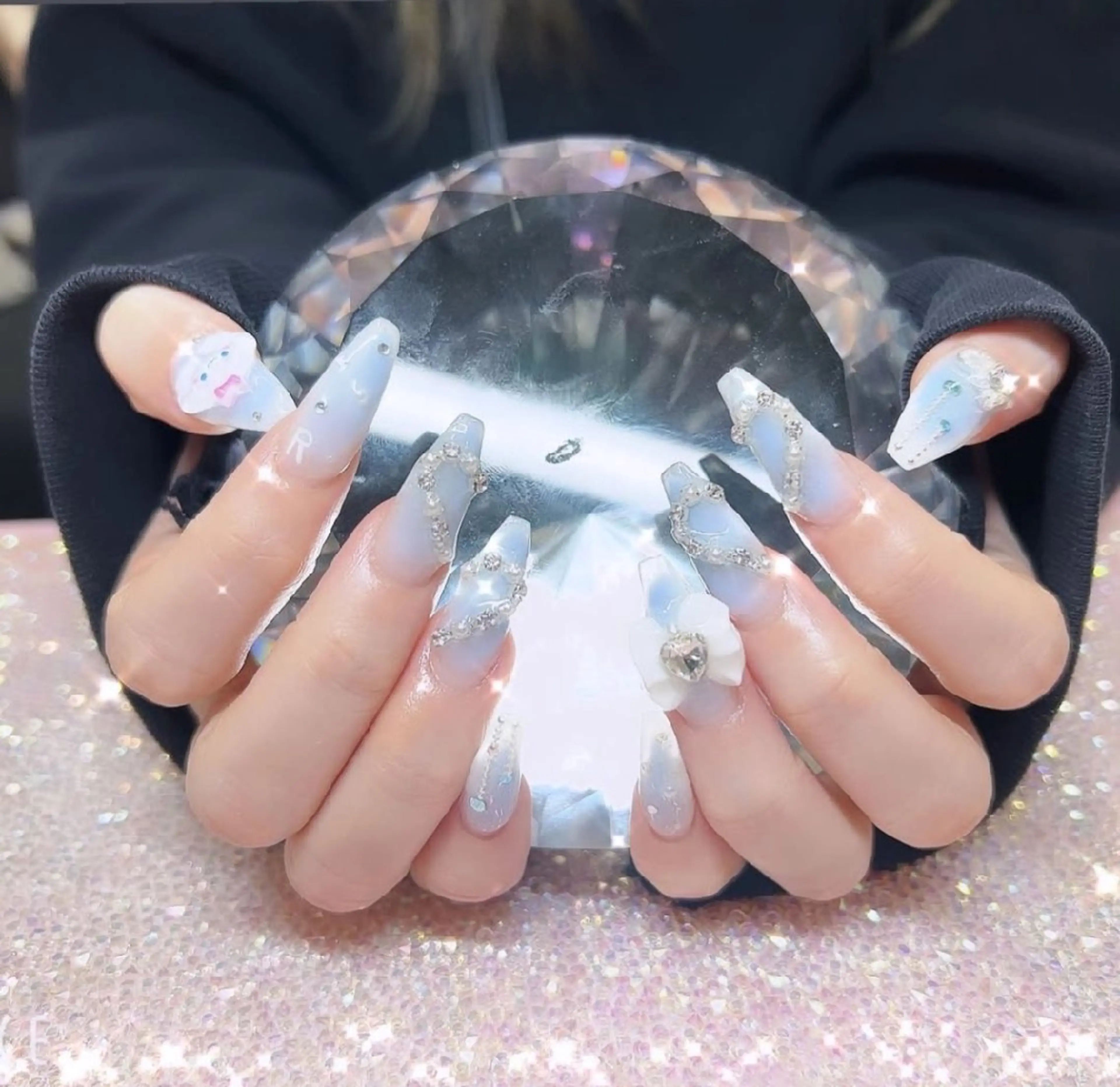 ネイル ブルー チークネイル ハンドネイル nailsalon J&K所属・J&K🤍ひらた 当日OK❣️のネイルデザイン