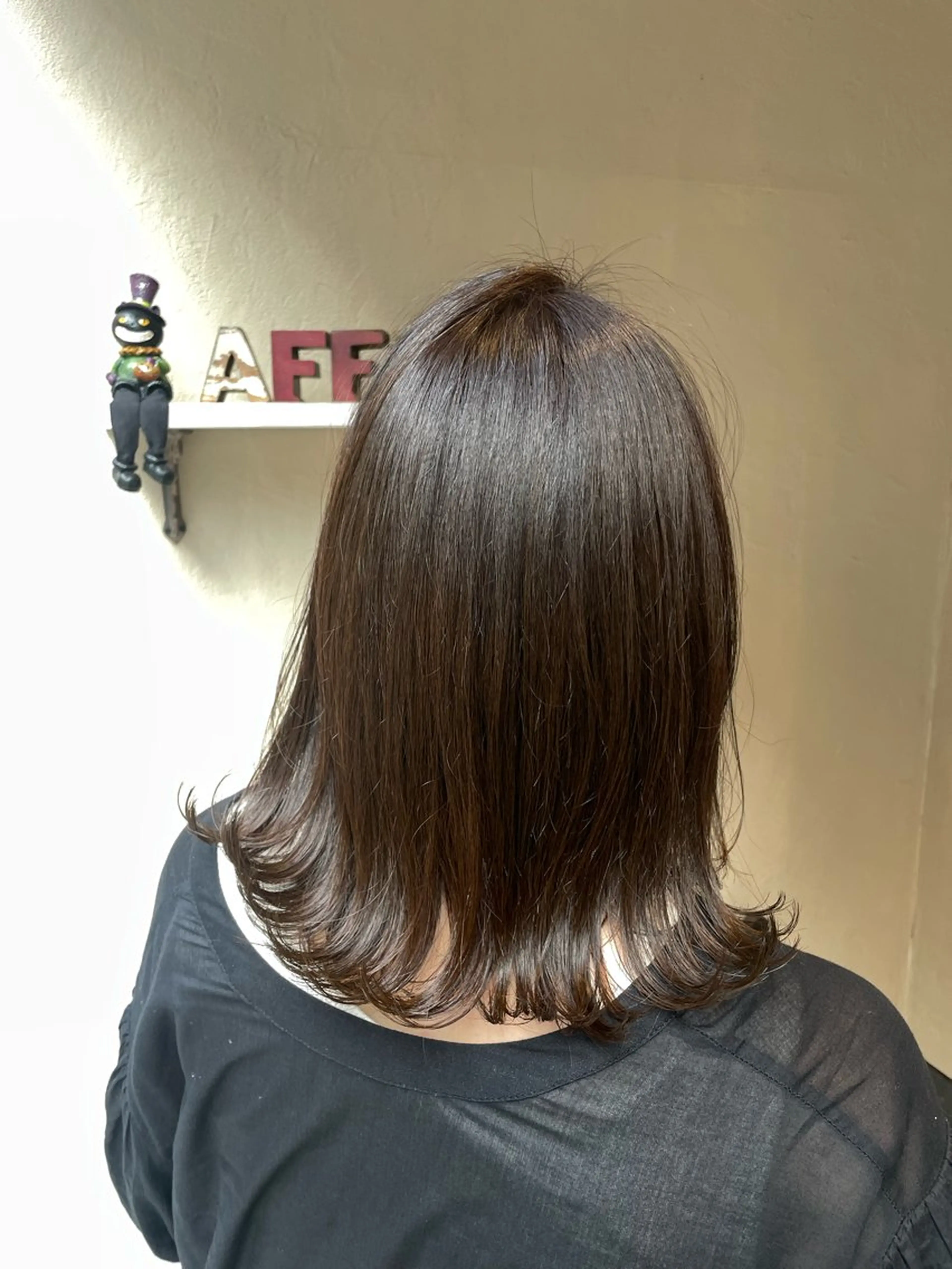 ミディアム カット ヘアカラー 大庭 萌瑚のヘアスタイル