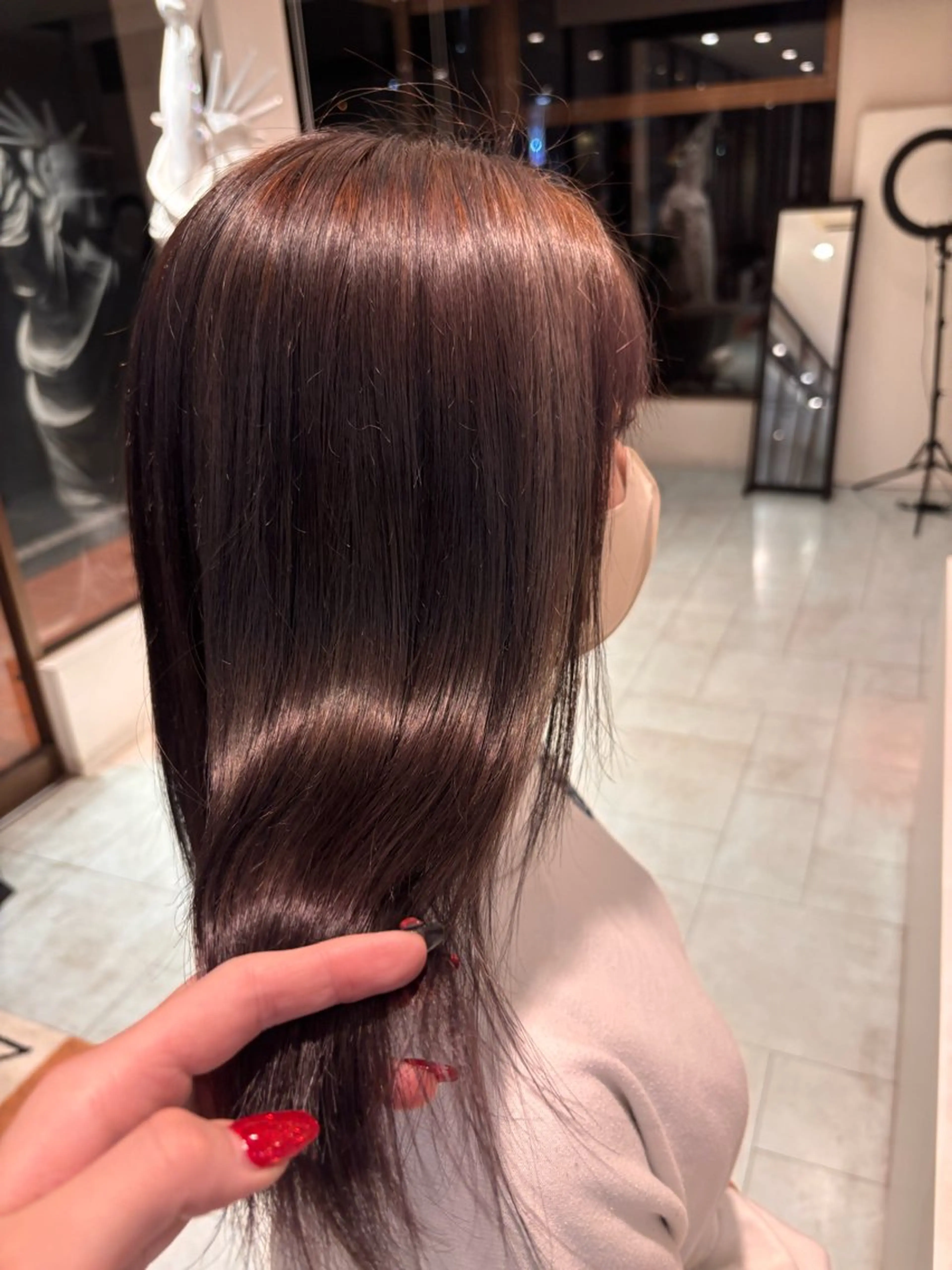 ロング 岡 愛梨のヘアスタイル