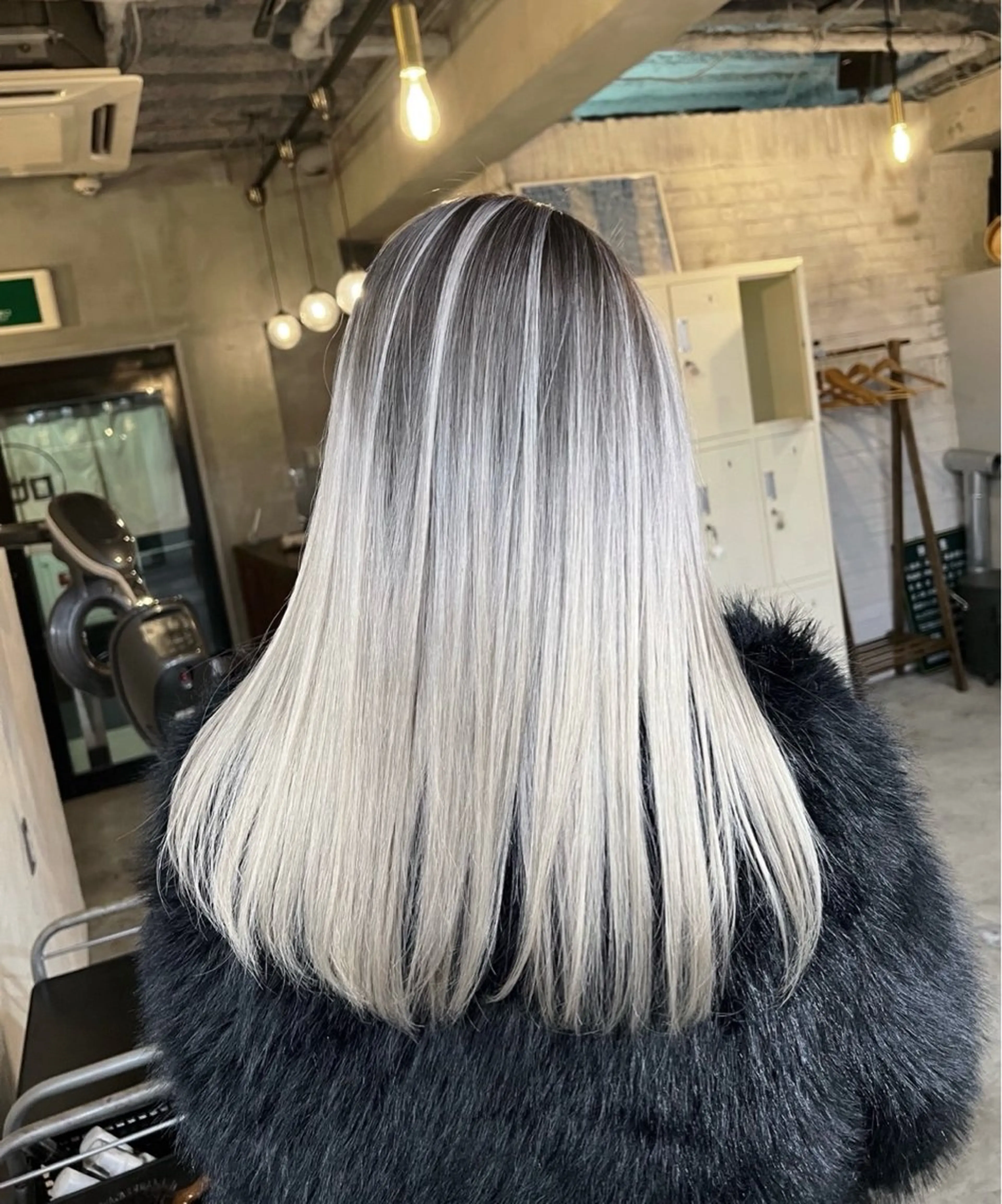 ロング カラー バレイヤージュ シルバー ホワイトシルバー レイヤーカット ヘアカラー トリートメント ROBIN所属・指名数No.1 /NAOYAのヘアスタイル