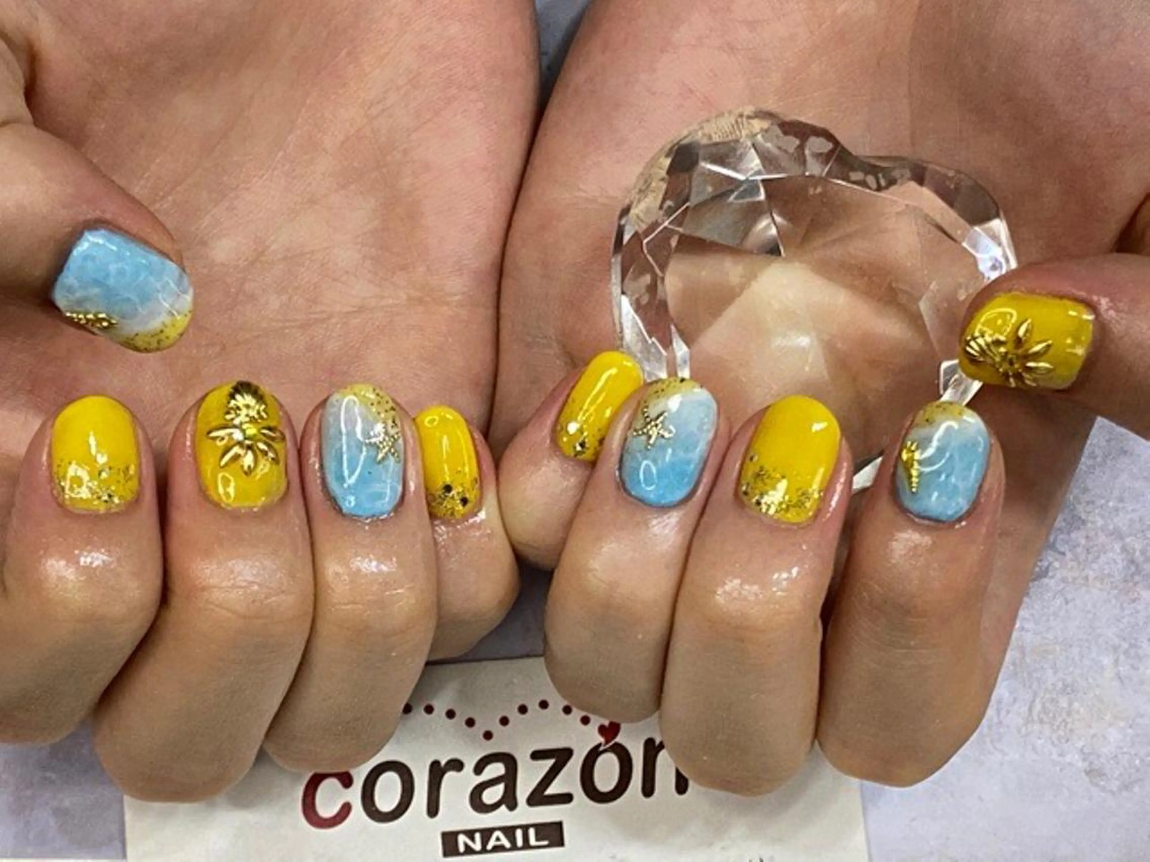 ネイル アートネイル ラメ(グリッター) 水色 黄色 corazon所属・ネイリスト aicoのネイルデザイン