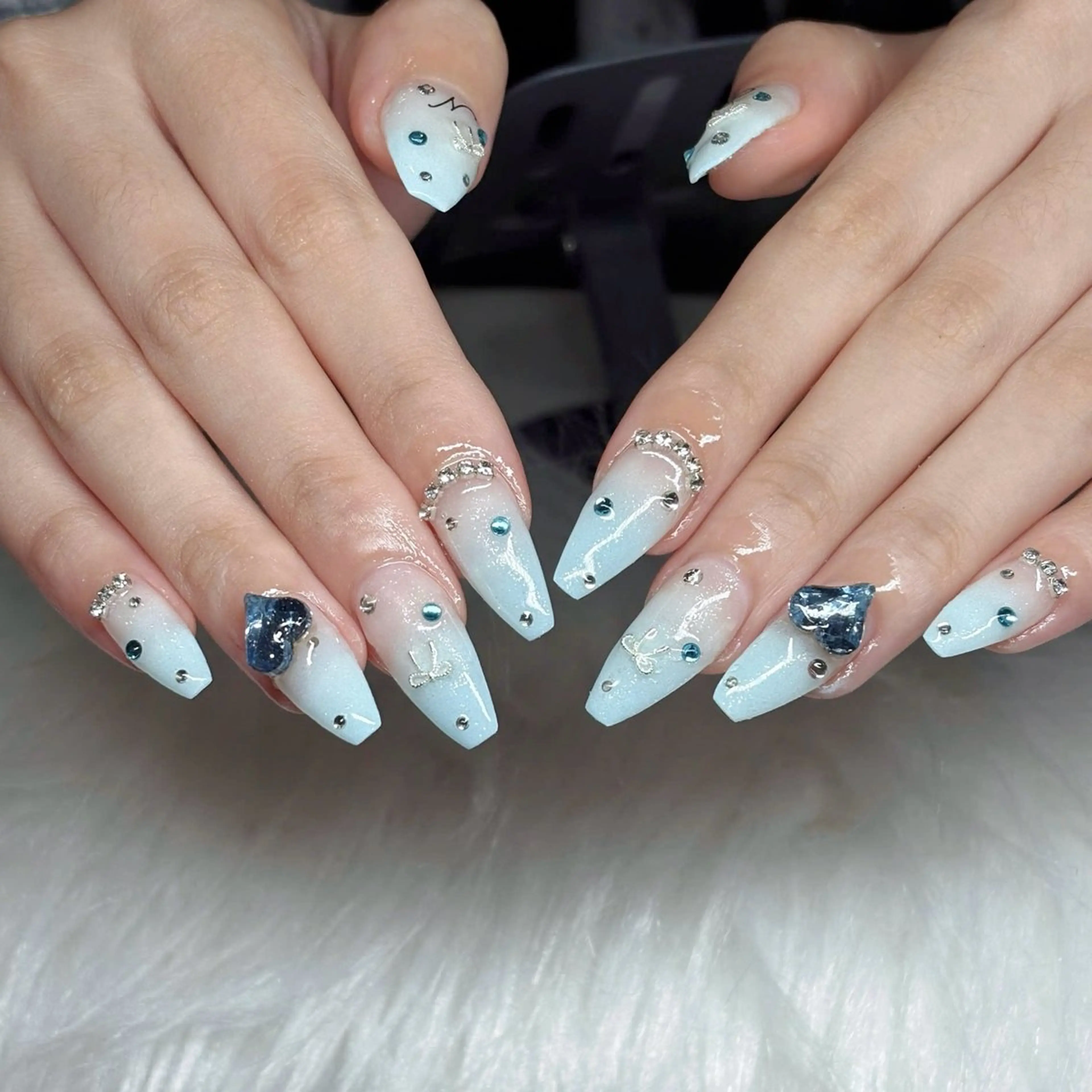 ネイル オーロラネイル グラデーション ハート ホログラムネイル キラキラネイル ハンドネイル HA NIのネイルデザイン