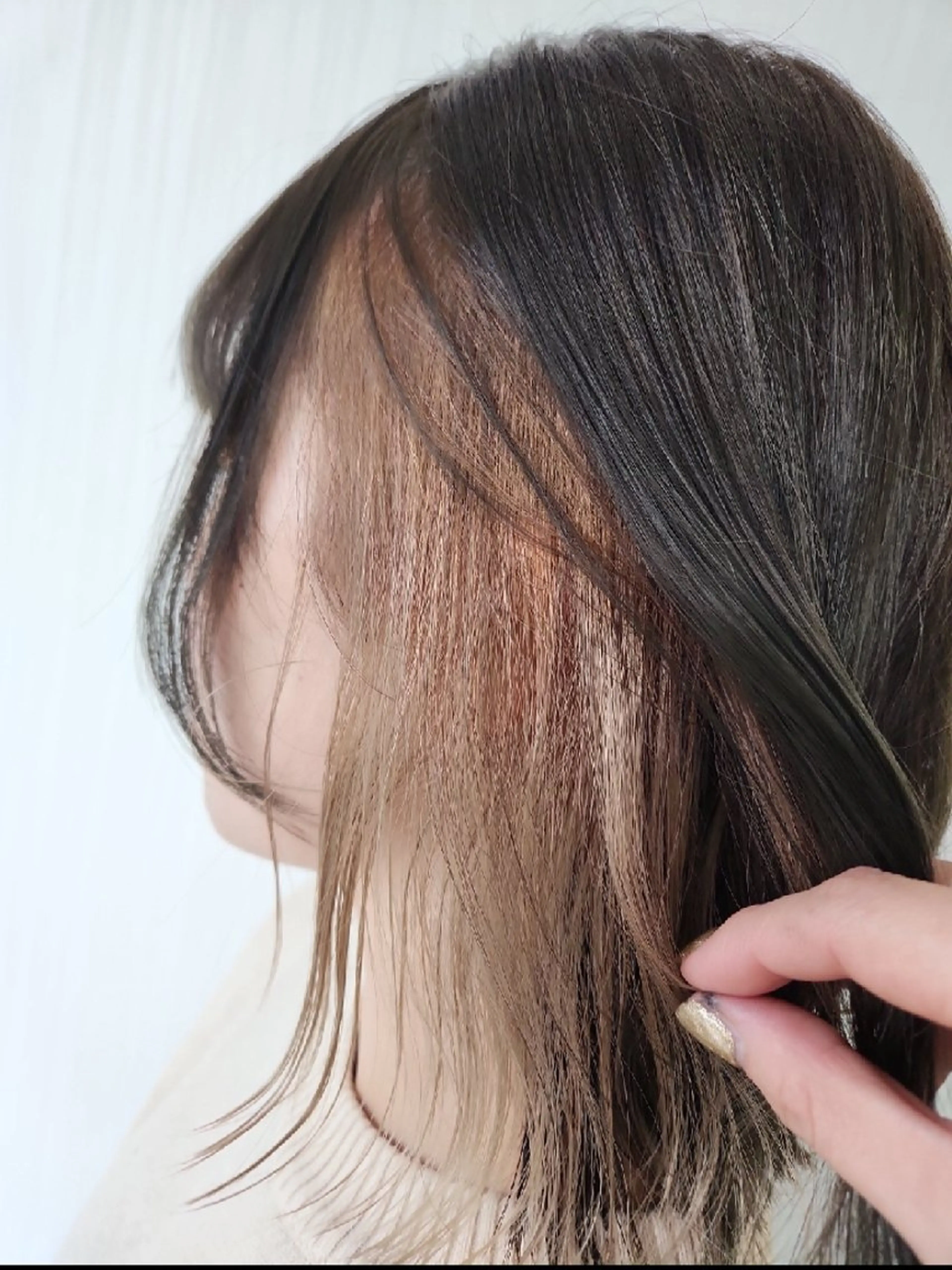 ミディアム カラー ベージュカラー インナーカラー ミルクティーベージュ 安達まい/ インナーカラー◎のヘアスタイル