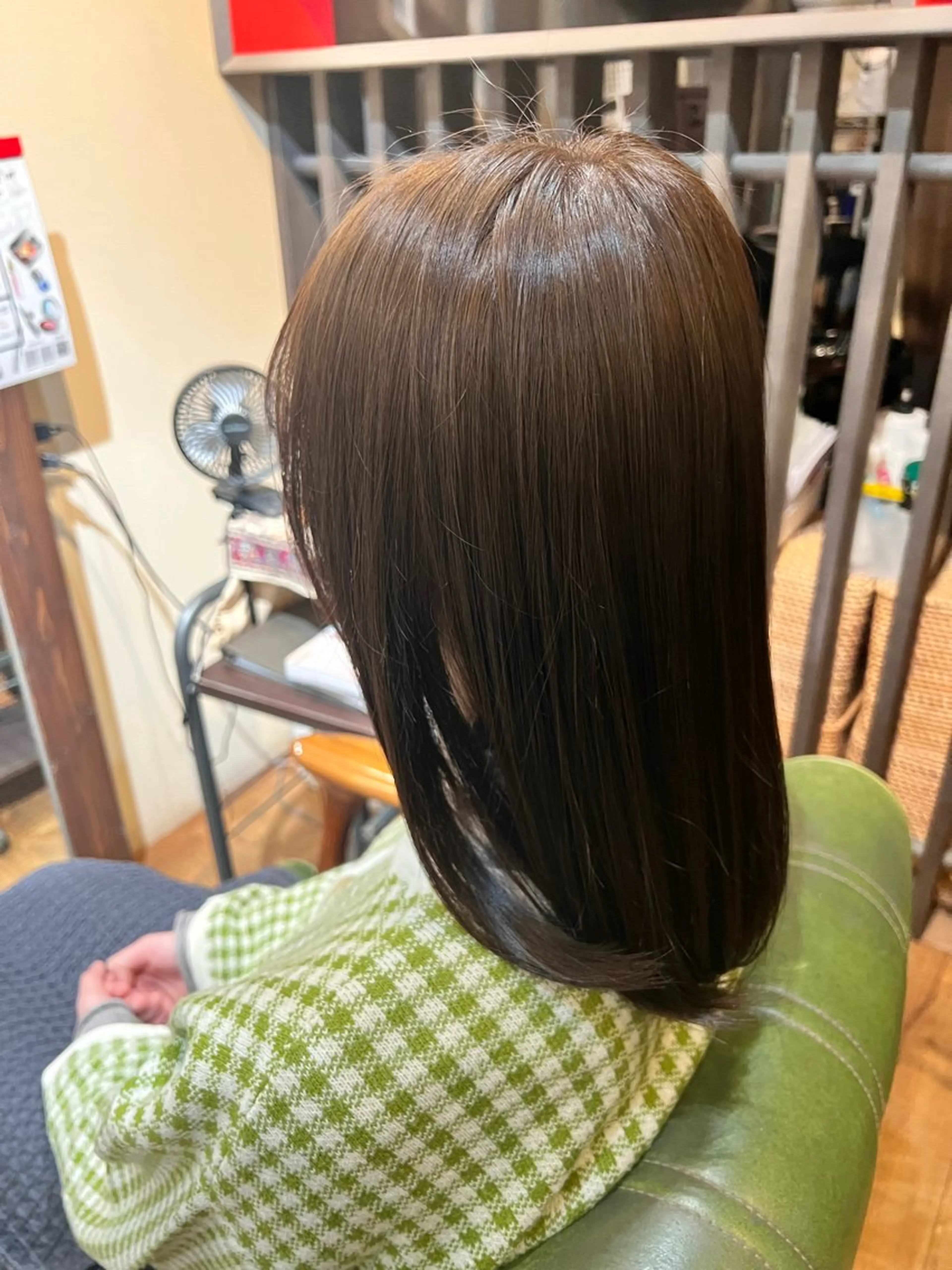 セミロング カラー ベージュカラー 透明感カラー オリーブベージュ ヘアカラー Luster Friends所属・まゆ | 艶カラー | ストレートのヘアスタイル