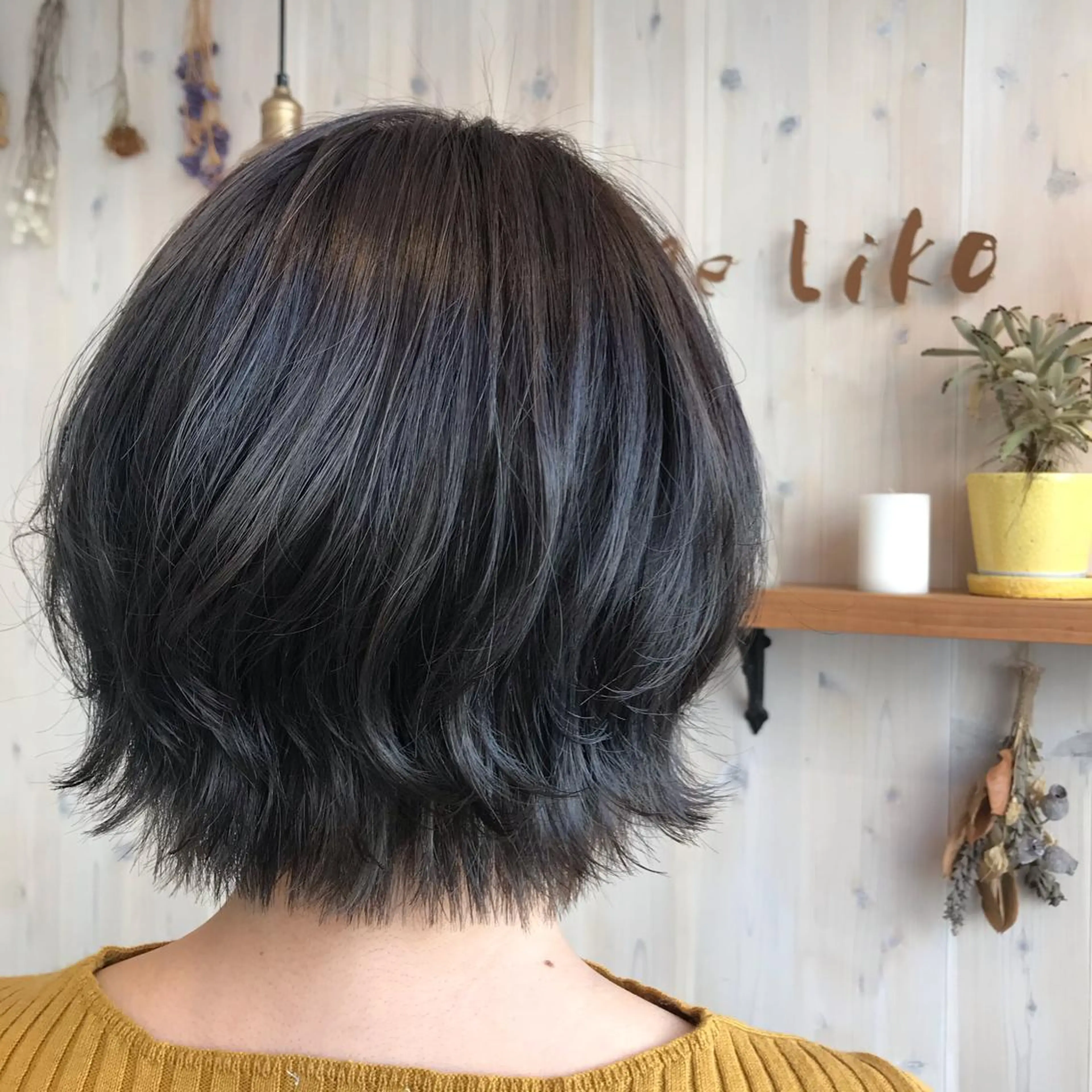 ショート カラー バレイヤージュ ブリーチ ダークグレー レイヤーカット 透明感カラー/ 寺田千雅子のヘアスタイル