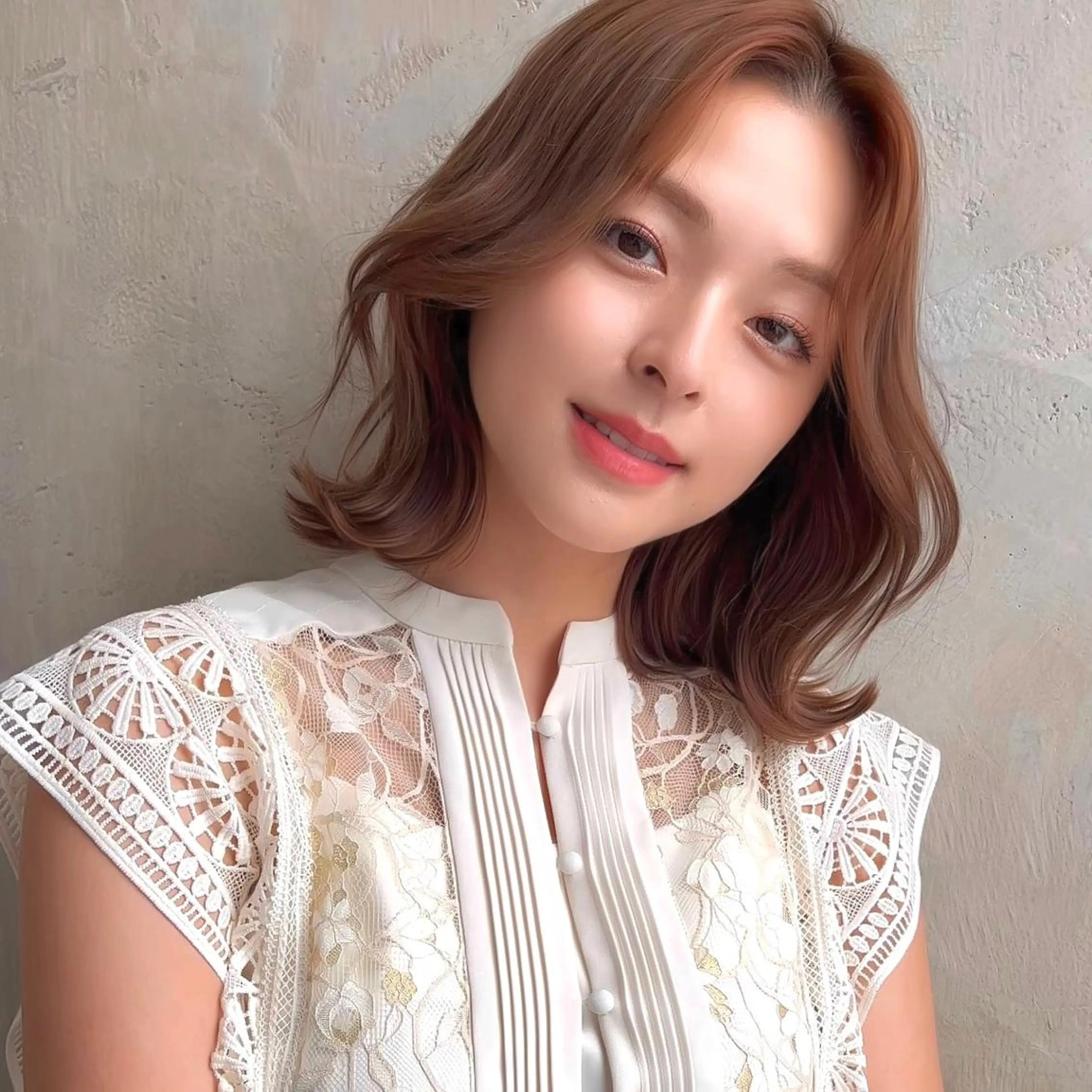 ミディアム カラー ヘアアレンジ イルミナカラー くびれヘア 顔周りカット 髪質改善 韓国風ヘア 日本一の小顔カット/ ボブ/顔周り/韓国のヘアスタイル