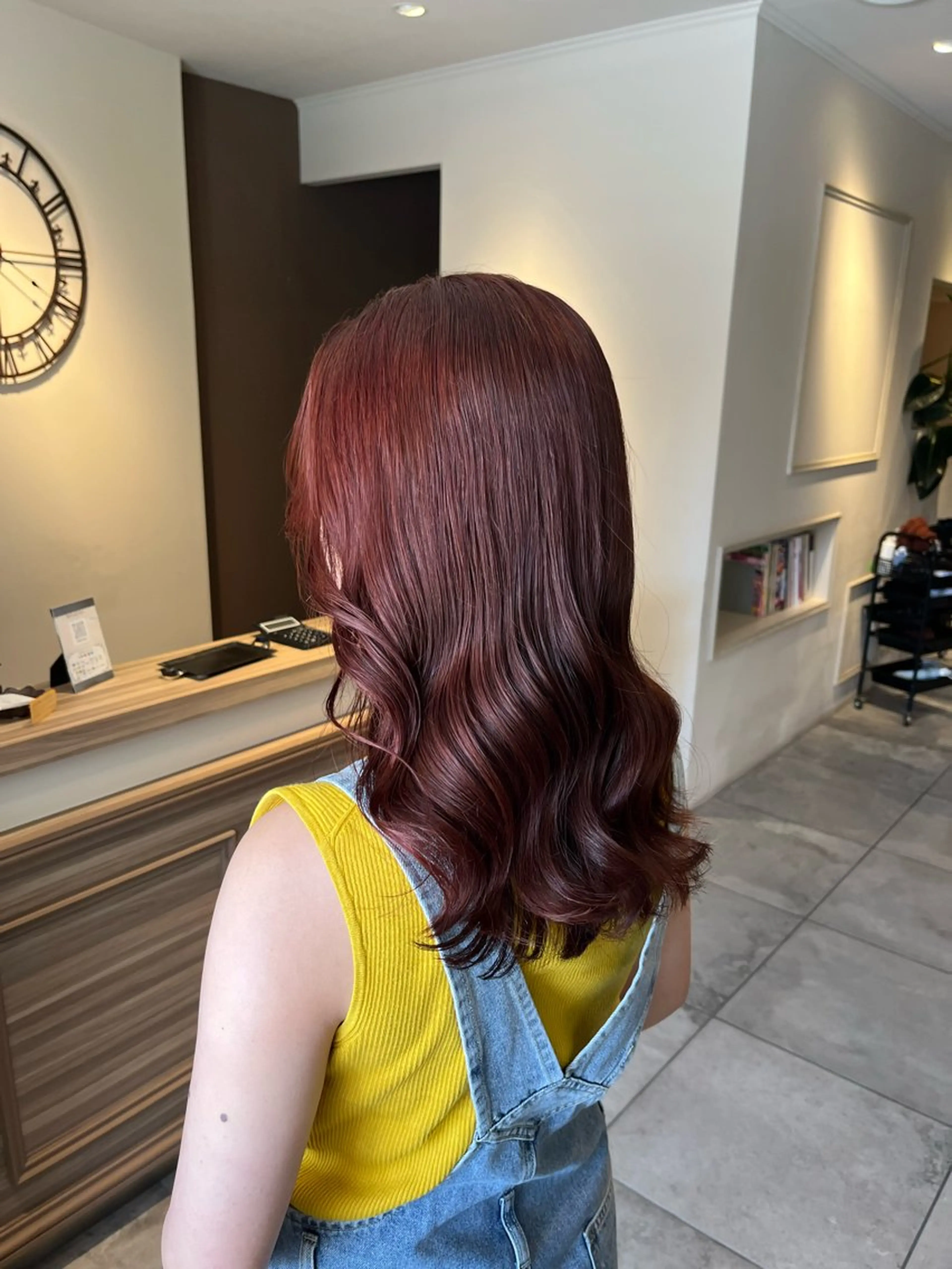 セミロング カラー ボルドーカラー ヘアカラー 川越 輝梨奈のヘアスタイル