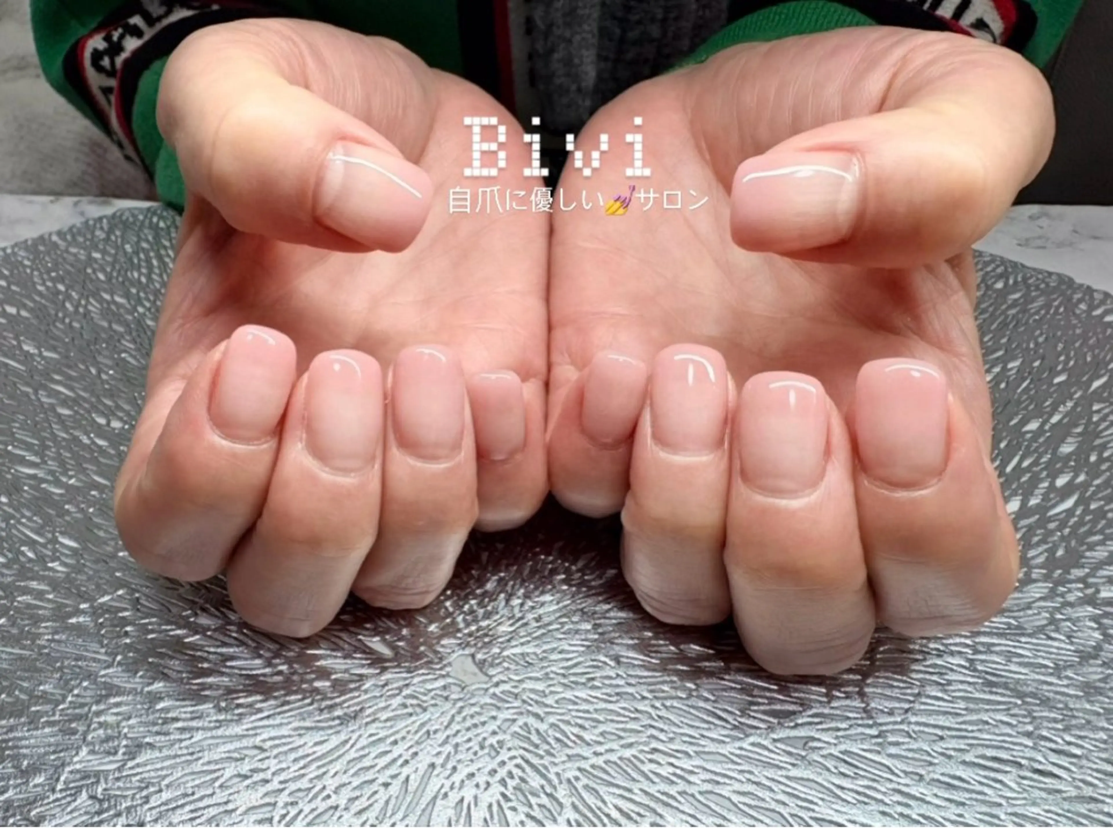 ネイル アートネイル グラデーション ラメ(グリッター) 持ち込み 冬ネイル ハンドネイル ハンドケア ♡Bivi♡自爪に 優しいネイルサロンのネイルデザイン