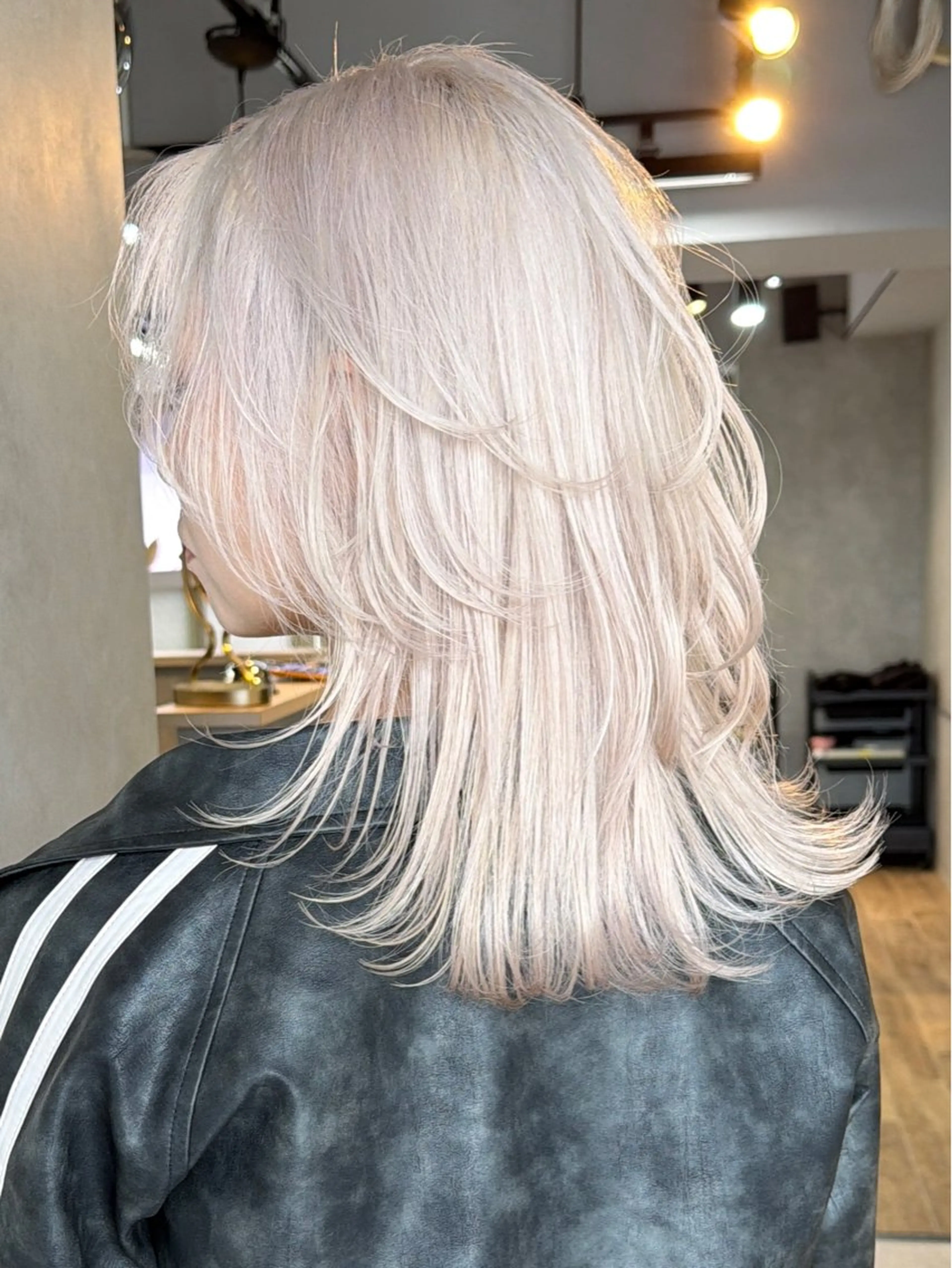 セミロング カラー ヘアカラー AIRI/難波/ ハイトーン/髪質改善のヘアスタイル