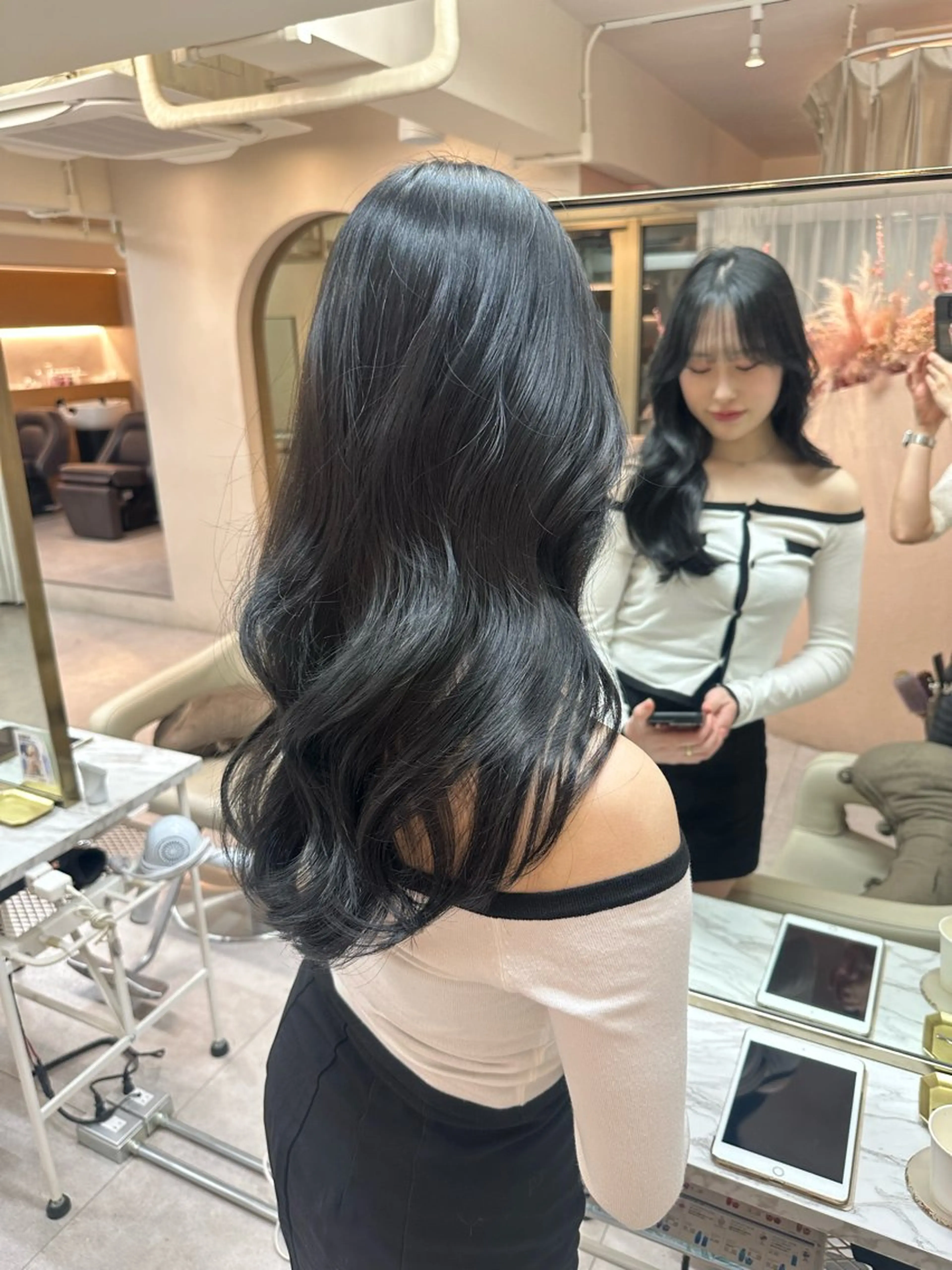 ロング カラー 透明感カラー ヘアカラー トリートメント 韓国ヘア🦢🖤 Sayumiのヘアスタイル