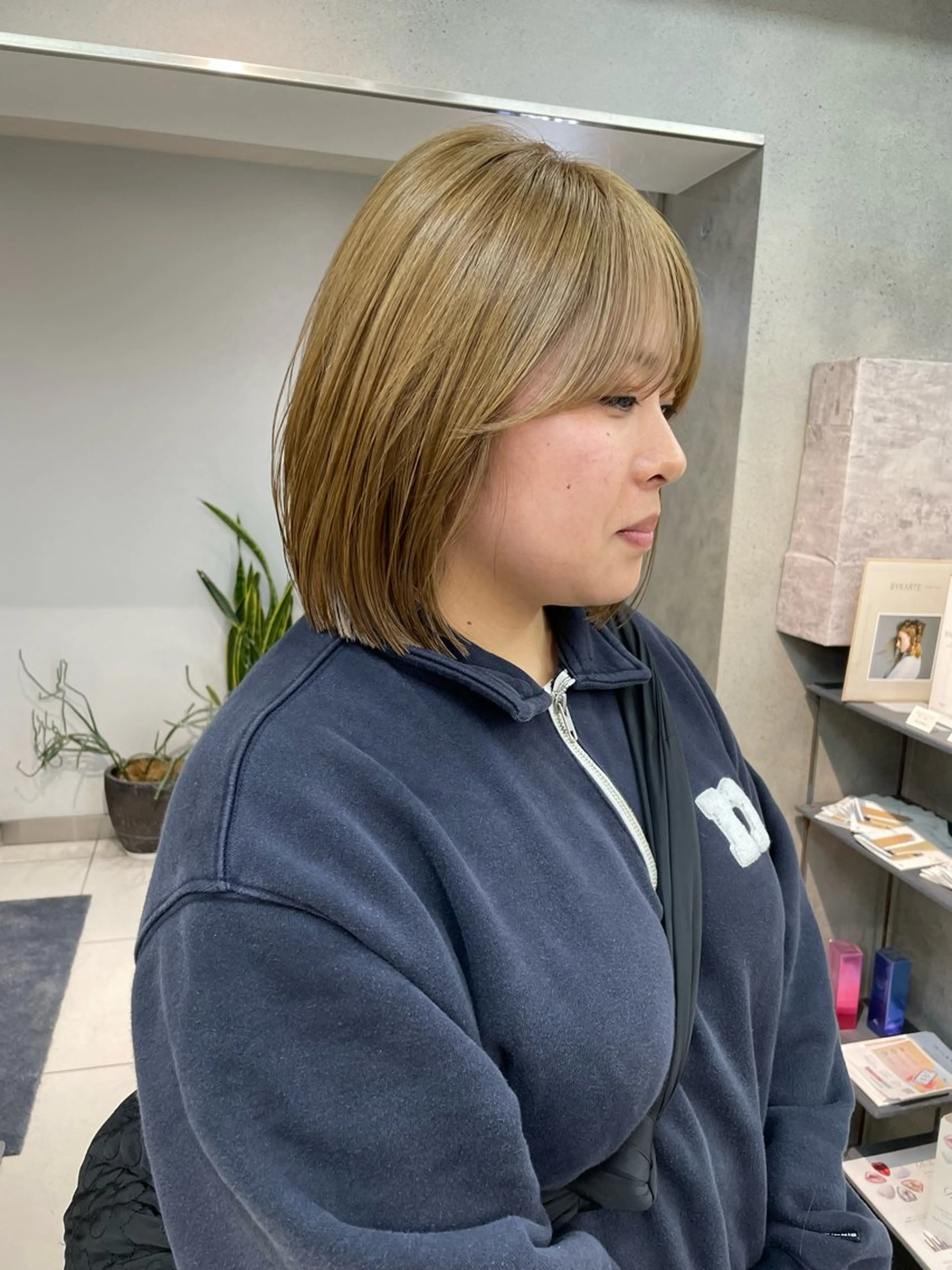 ショート カラー ヘアアレンジ ボブ/透明感ベージュ 🫧クルミ🌟のヘアスタイル