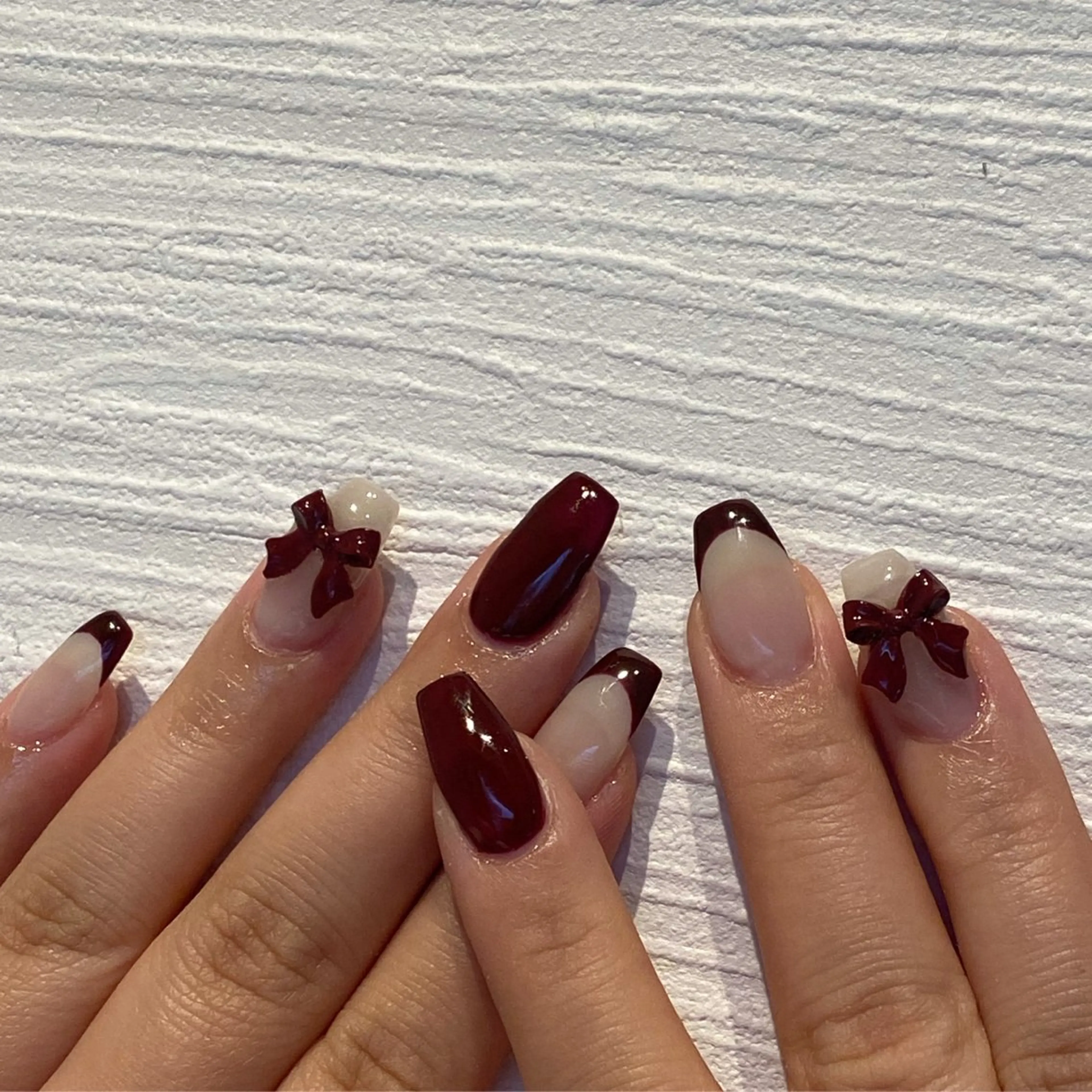 ネイル ボルドー リボン SALON MIMI所属・髙橋 彩乃のネイルデザイン