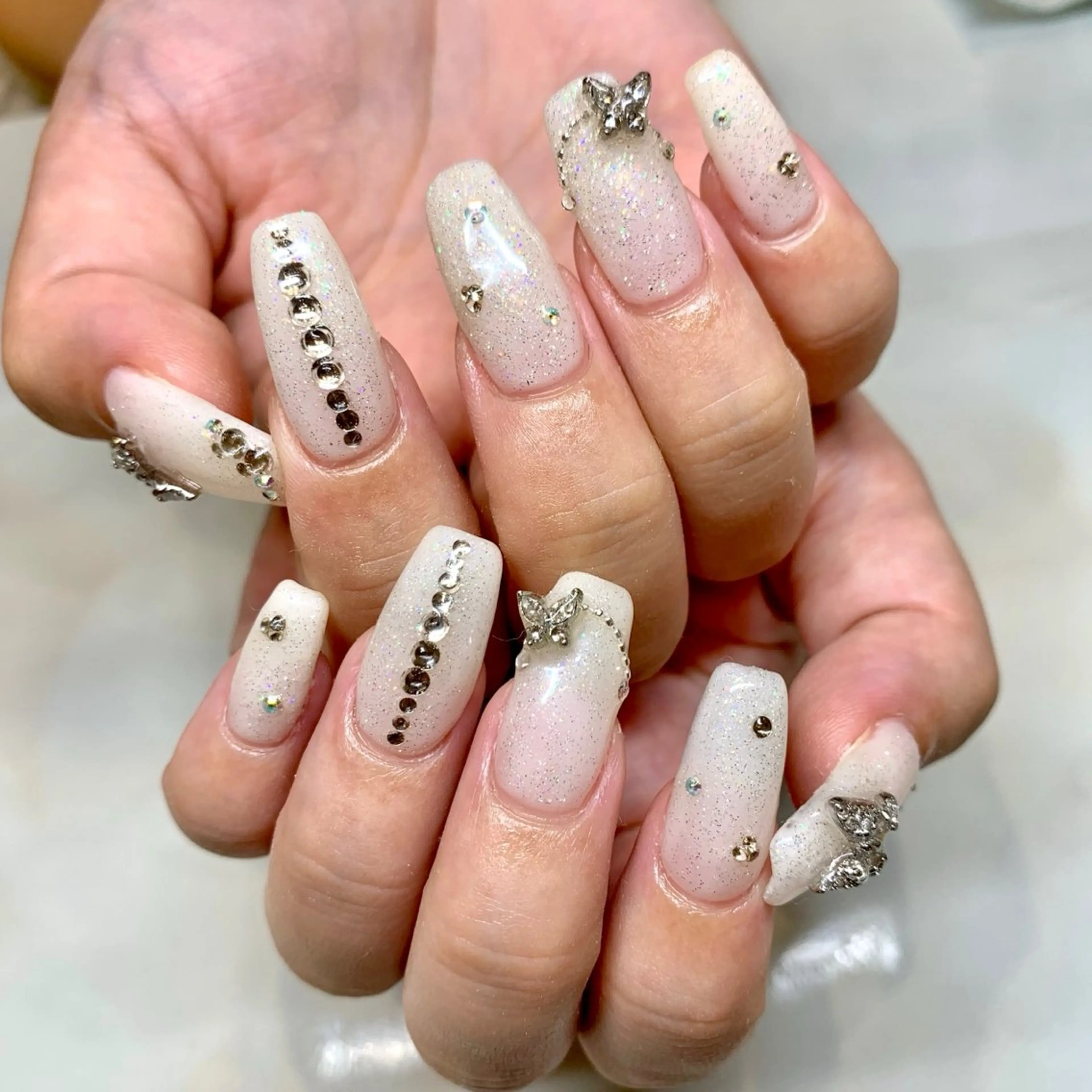 ネイル ラメ(グリッター) ホワイト ハンドネイル nailAVANCE akariのネイルデザイン