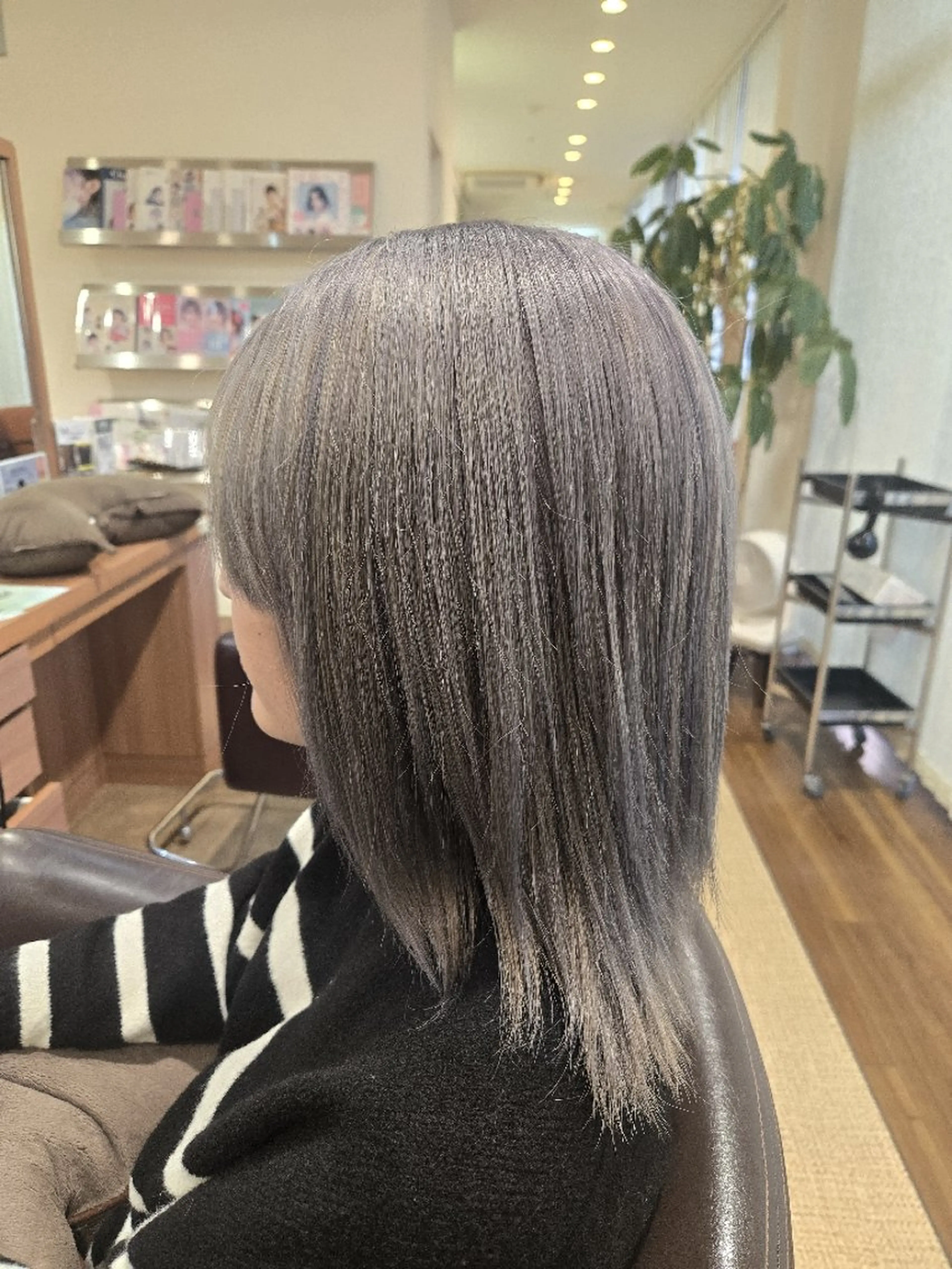 ミディアム カラー シルバー - ̗̀⋆͛ 東山 侑以🎮𓈒⋆͛のヘアスタイル